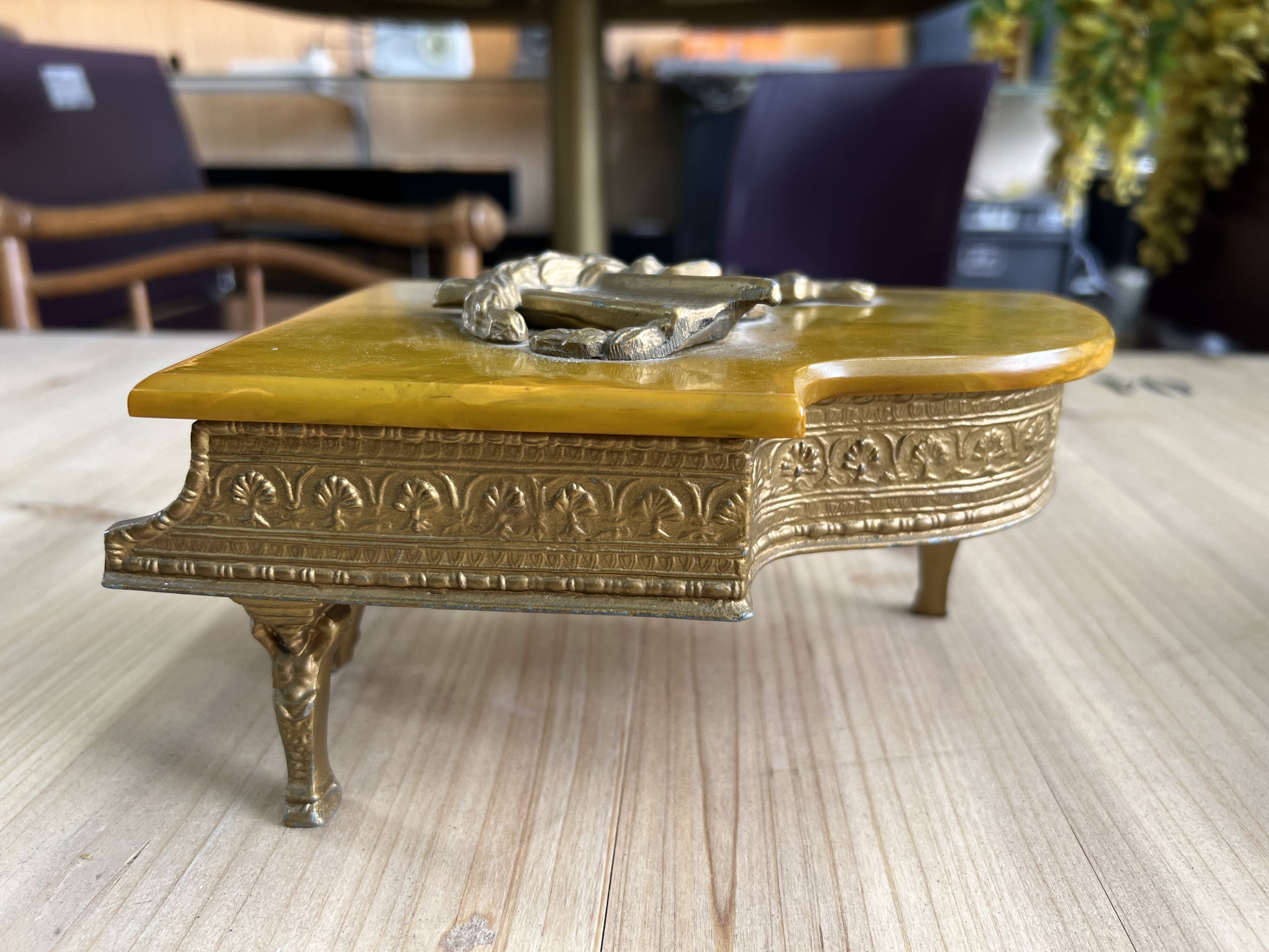 Piano music box vintage des années 50