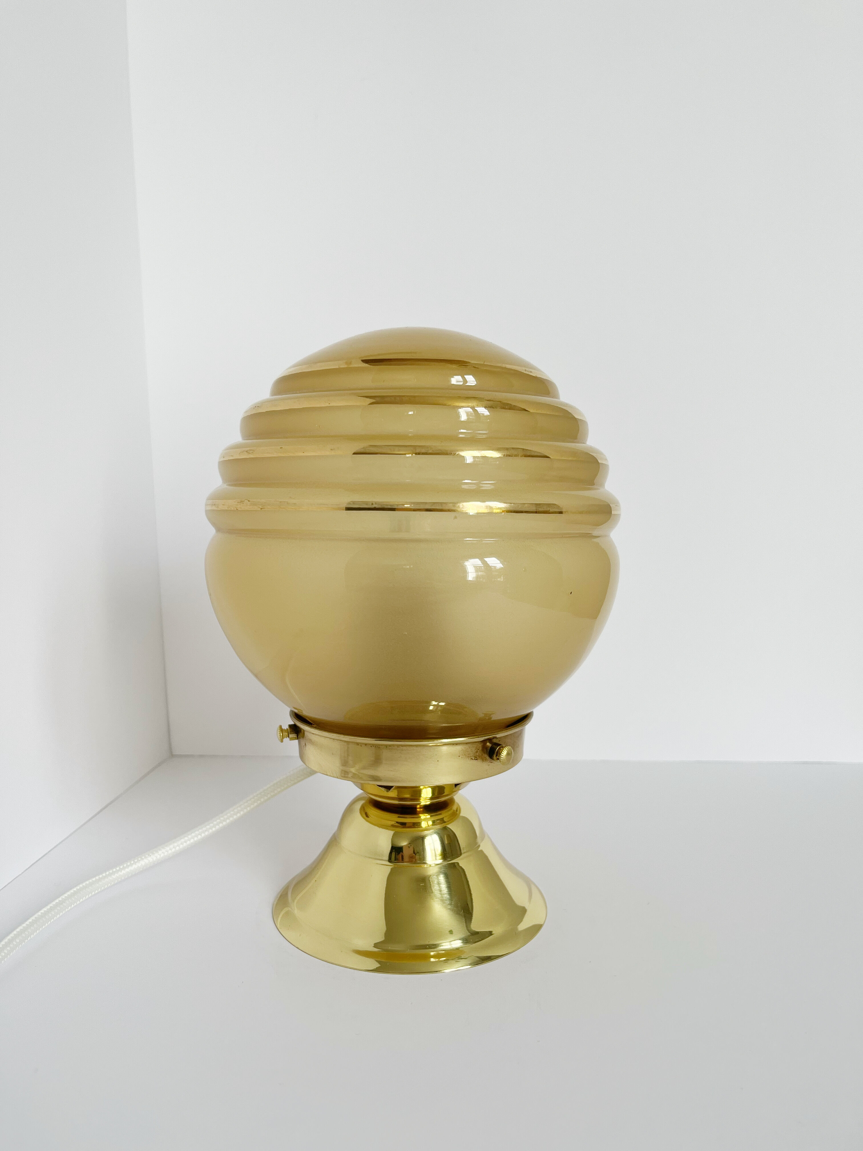 Vintage table lamp / bedside globe