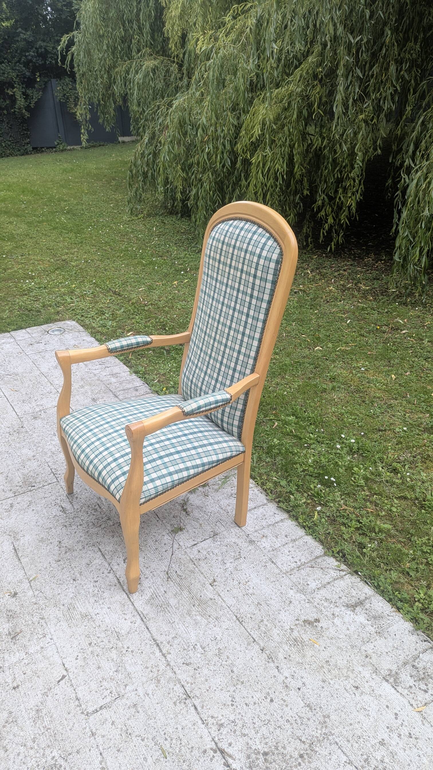 Fauteuil cabriolet / style Louis Philippe en parfait état – Tissu écossais