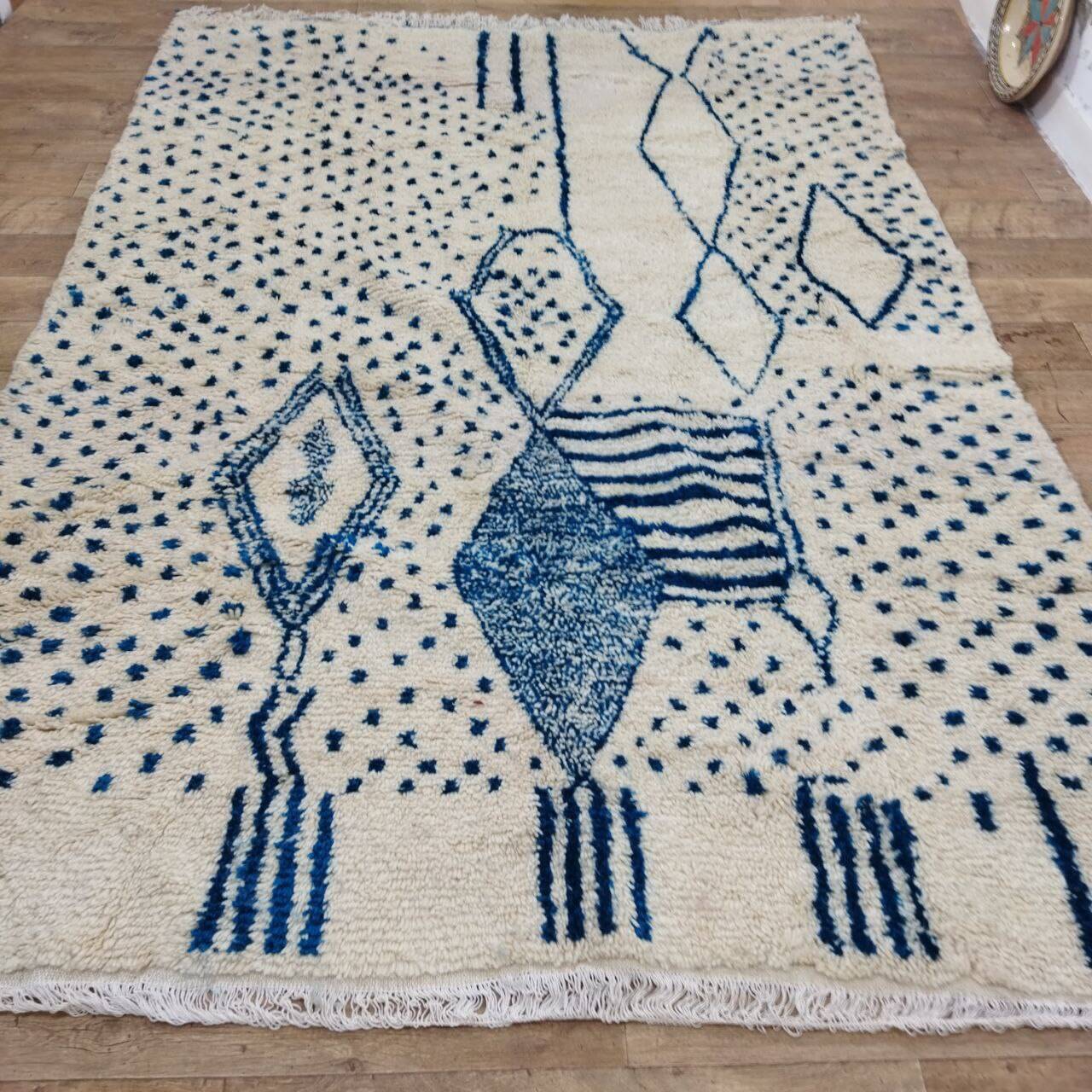 Azilal Berber rug in handmade wool 285 X 210 CM