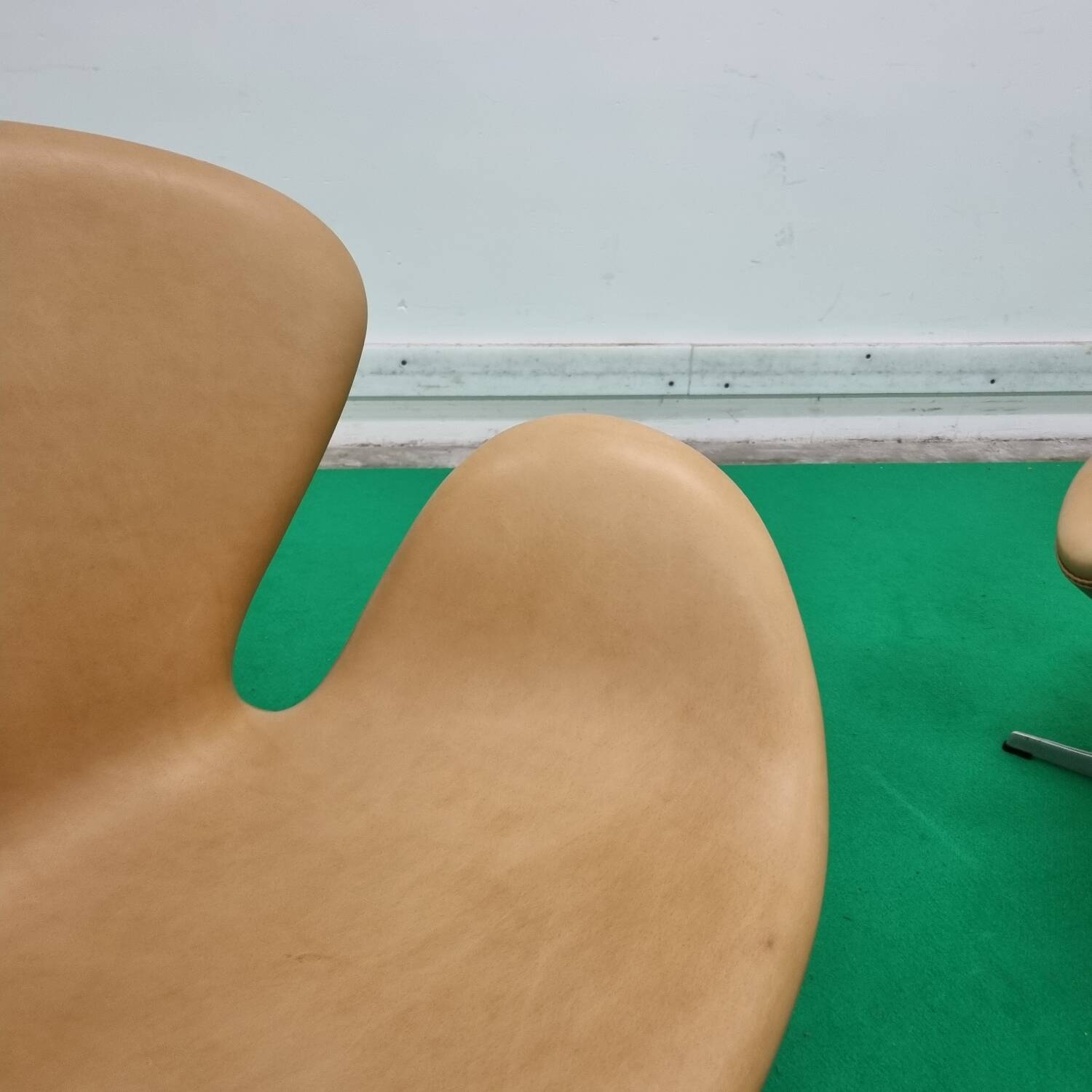 Paire de chaises Arne Jacobsen Swan Fritz Hansen