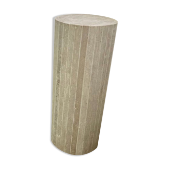 Majestia ribbed column in natural travertine