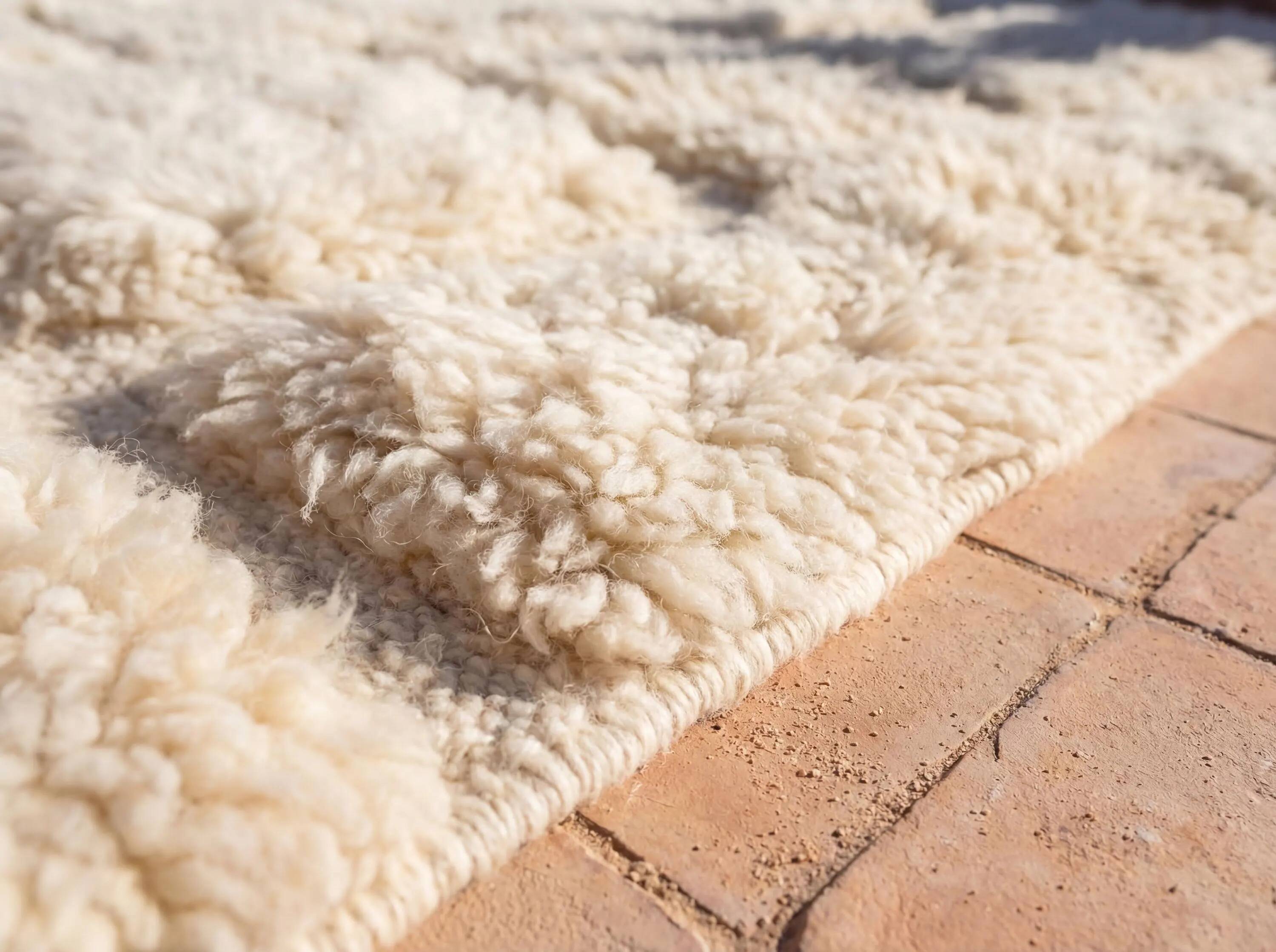 Moroccan handwoven wool rug, 250x150 cm, traditional style.