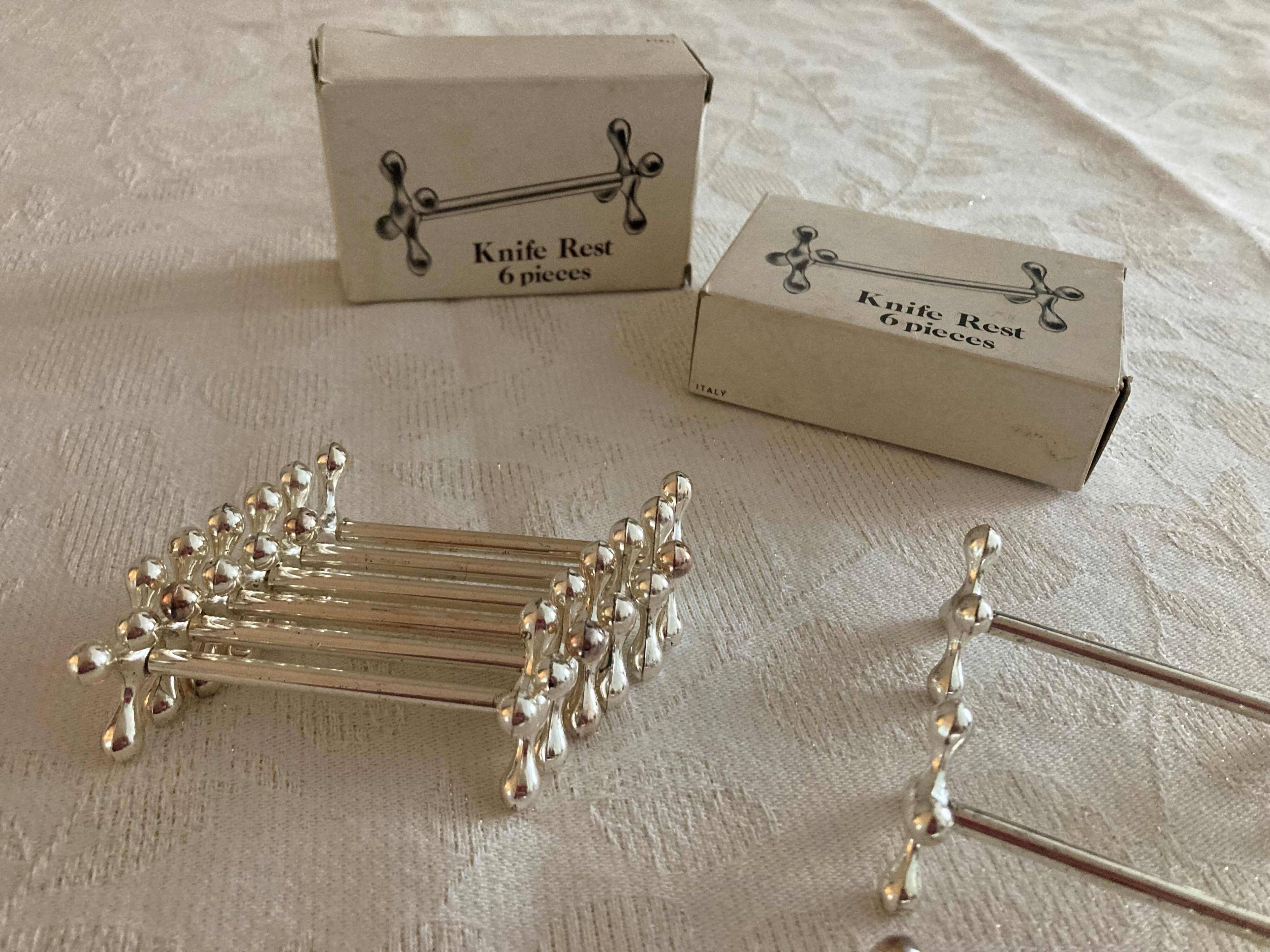 12 knife holders with metal bead decoration