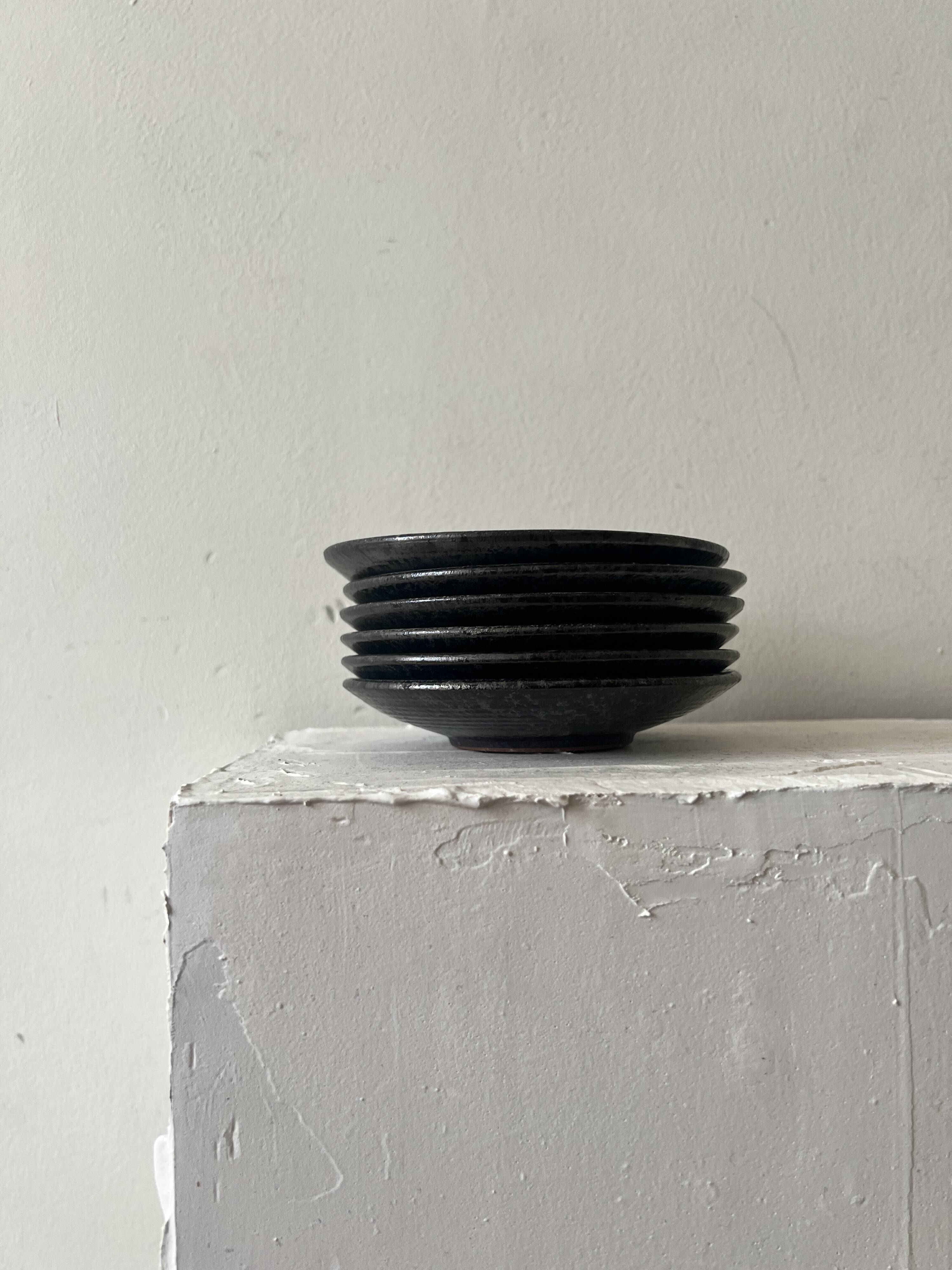Handmade round ceramic bowls made of Japanese stoneware.