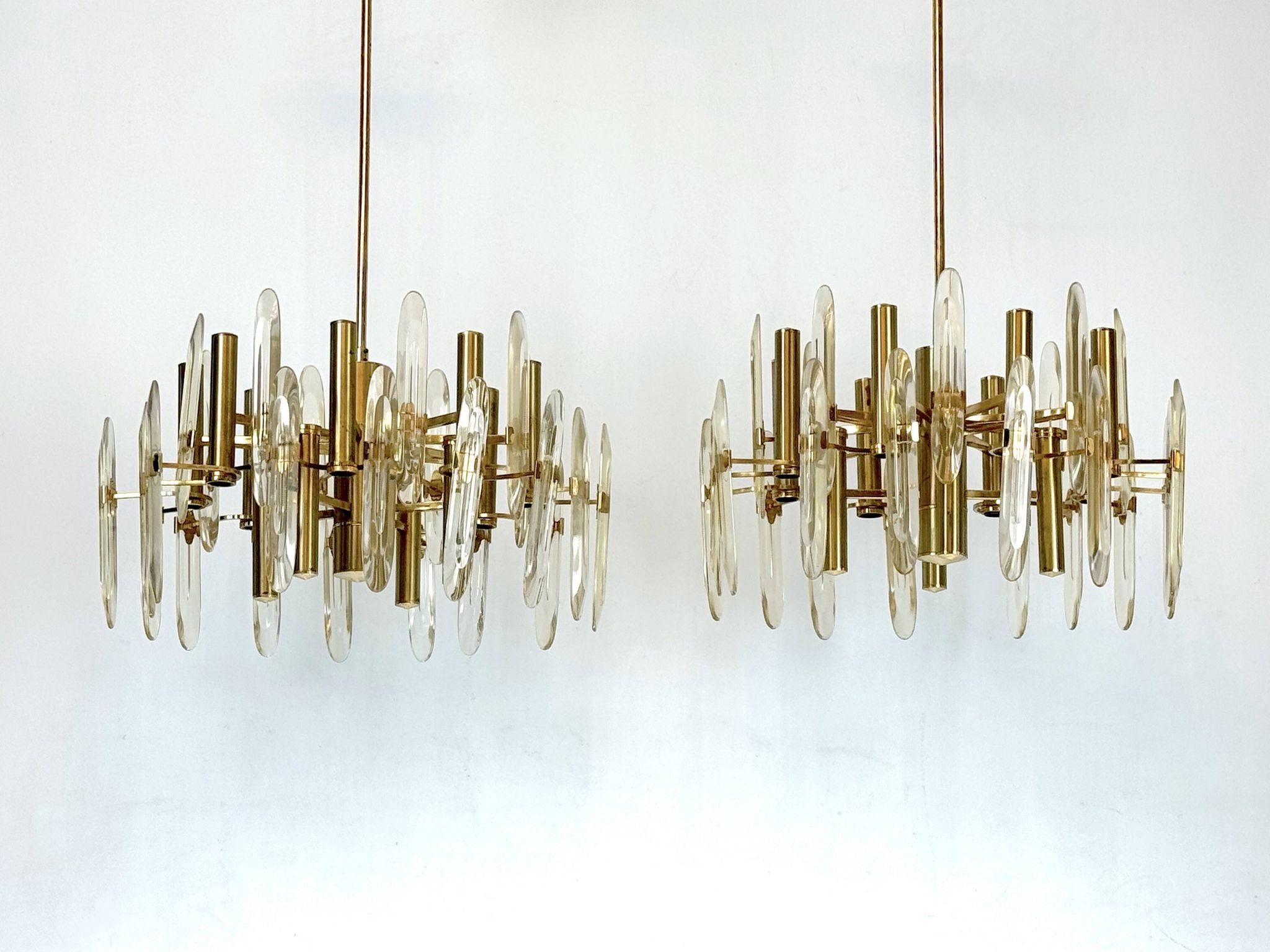 Sciolari, pair of Italian brass and glass chandeliers from 70s