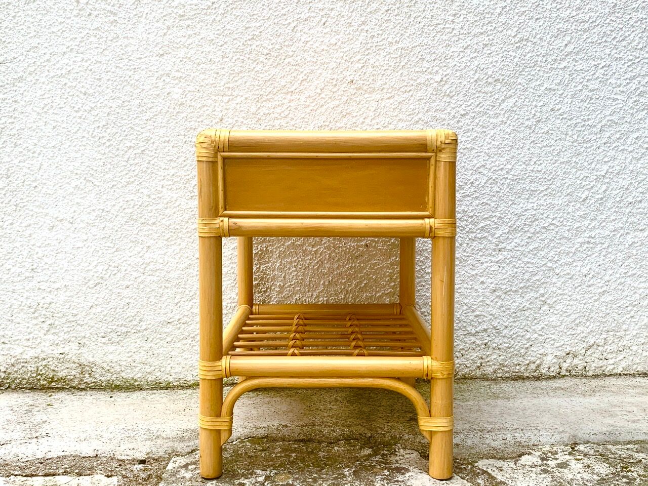 Table de chevet en bois et bambou années 70