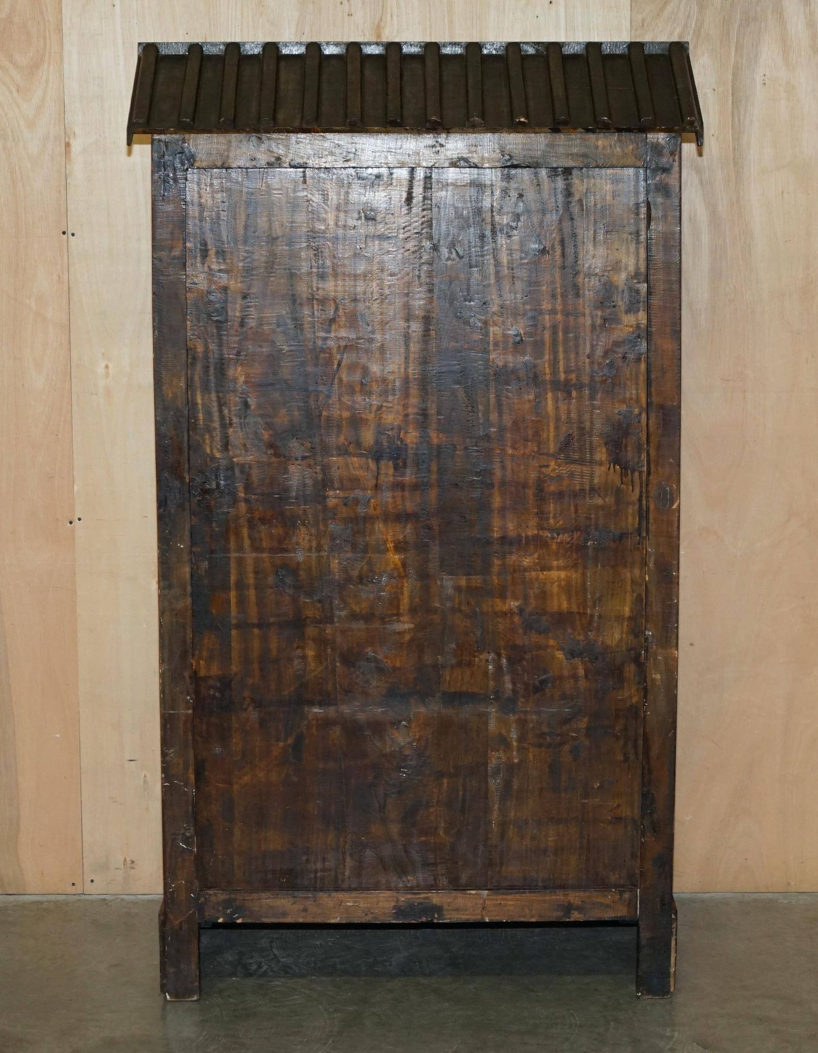 Armoire chinoise vintage peinte avec pagode et tiroirs