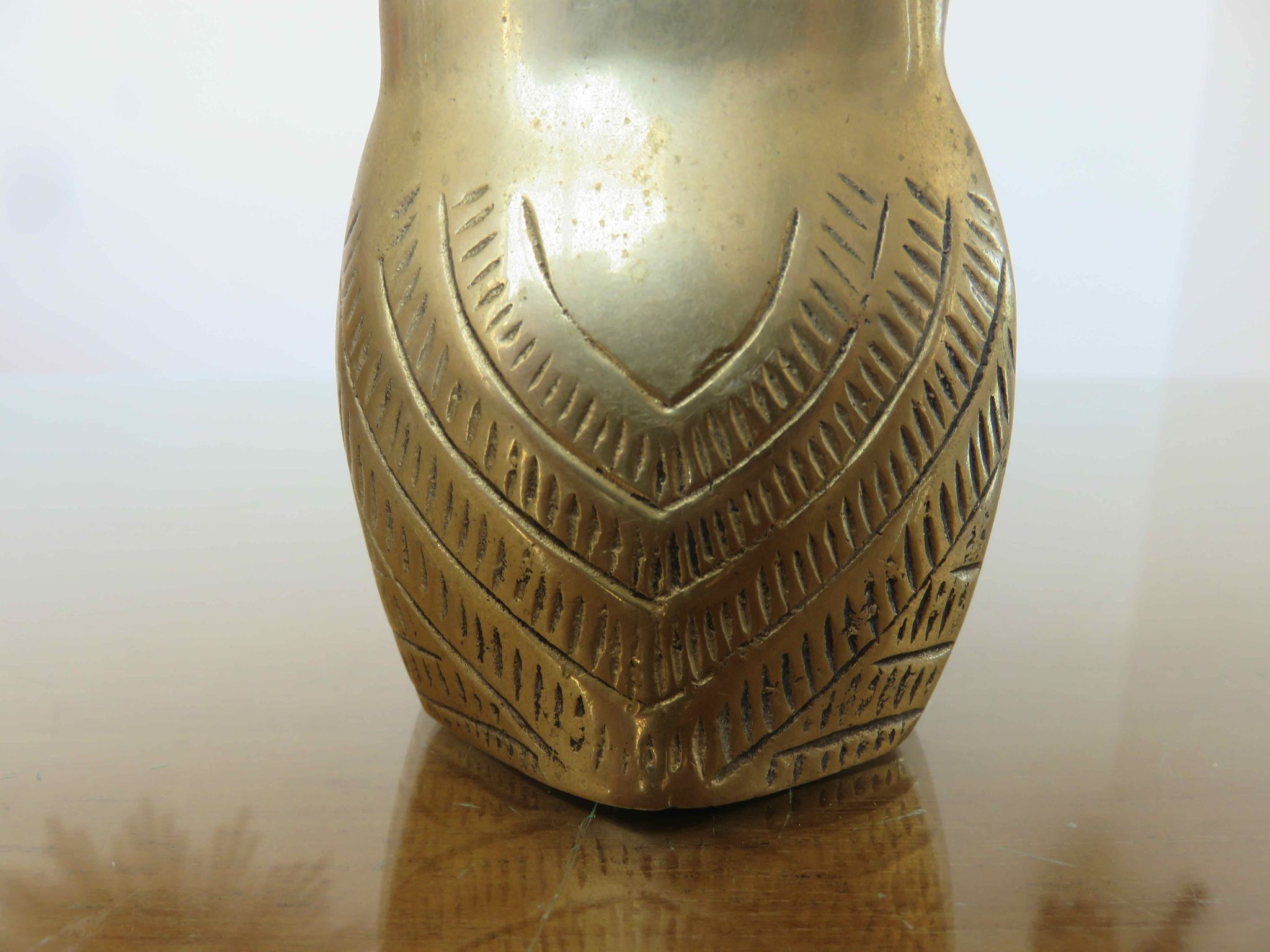Owl, owl in golden brass and mother-of-pearl 70s