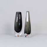 Set of 2 Mid-Century Modern vases by Nils Landberg, Orrefors, circa 1950, Sweden.