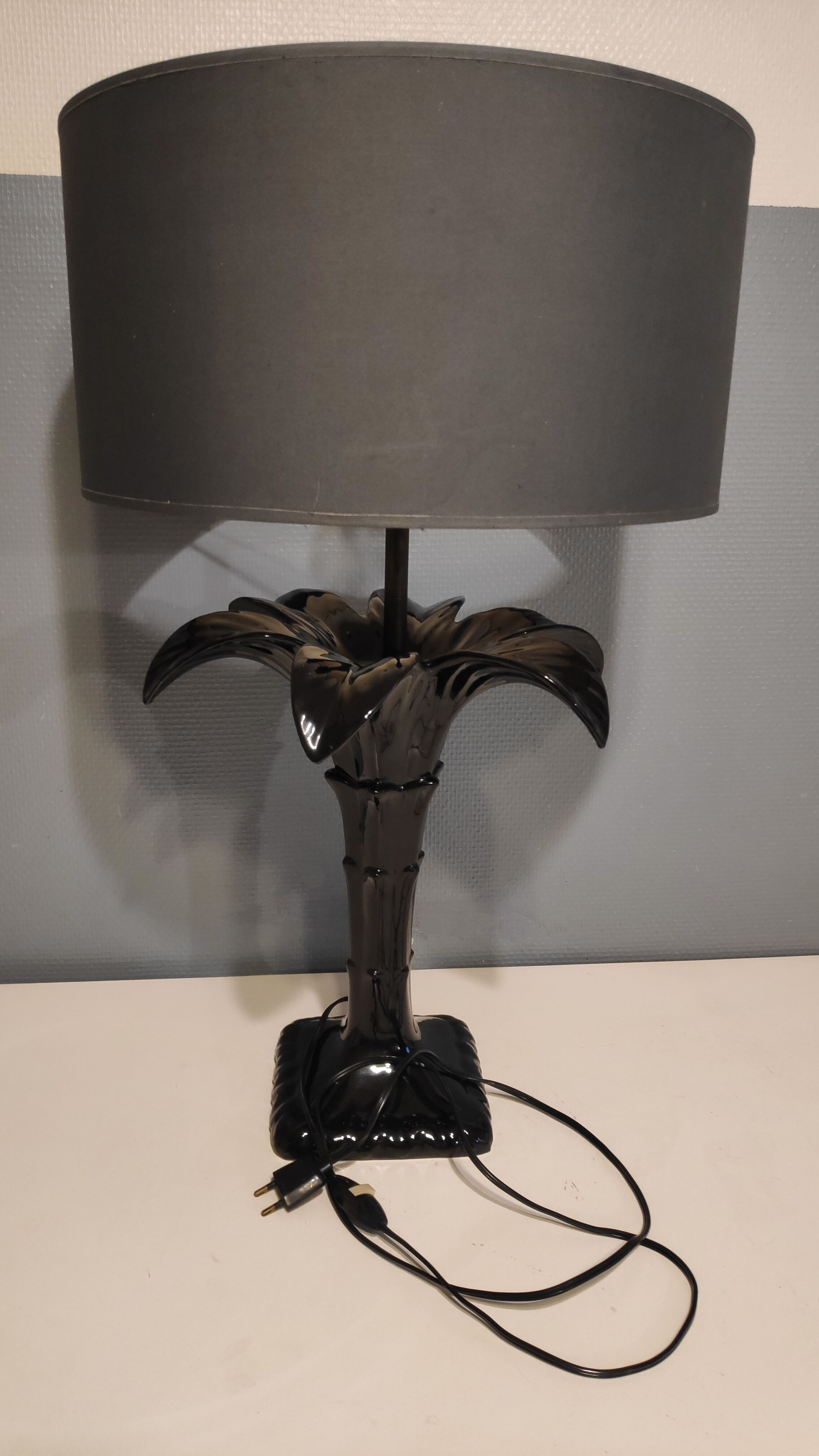 Black ceramic palm lamp