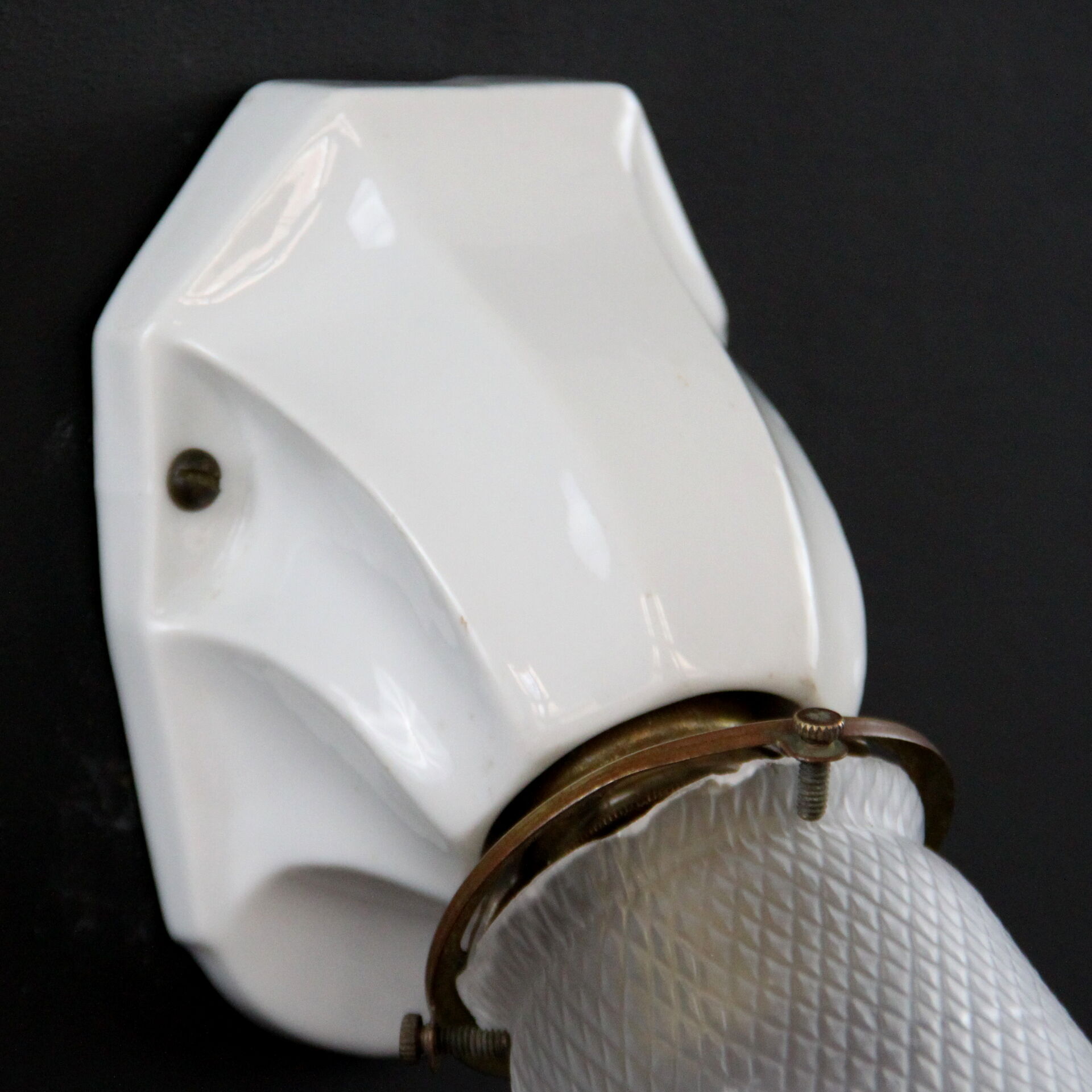 Applique murale en porcelaine, verre tulipe ancien art déco