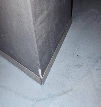Pedestal / High side table in polished concrete – Unique artisan piece.