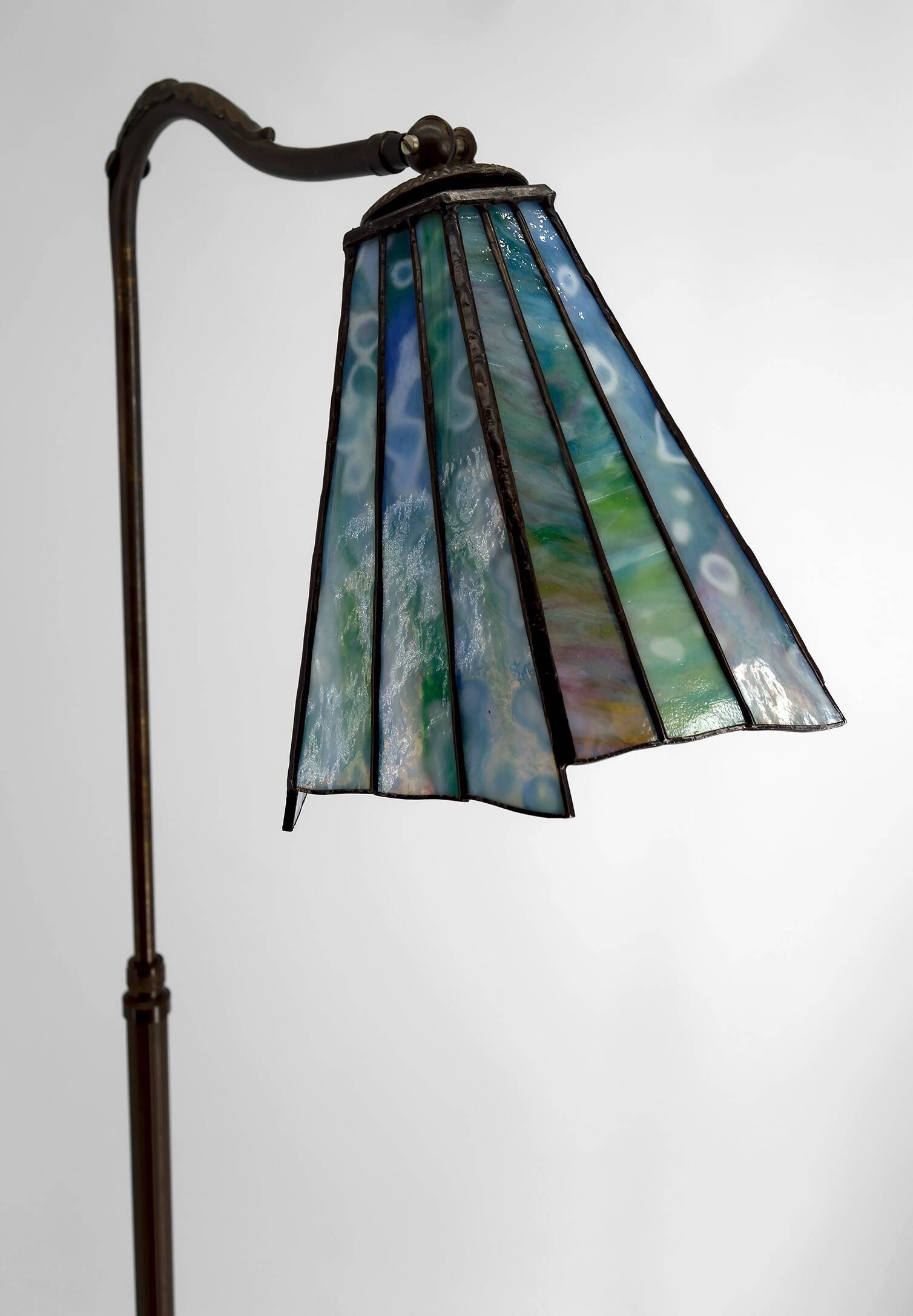 Art Deco reading lamp in bronze and stained glass – Circa 1920