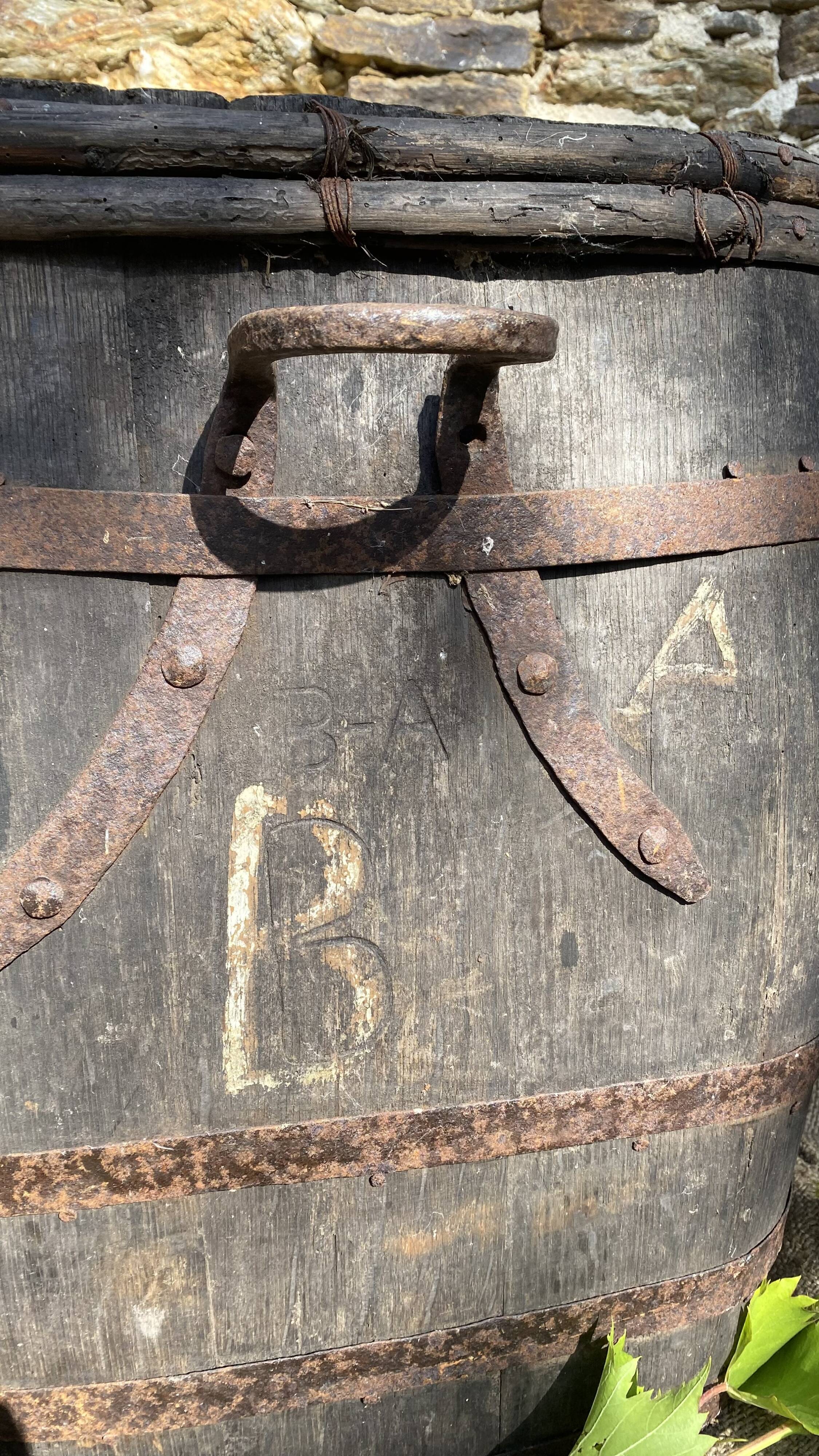 Harvest rack, wooden barrel