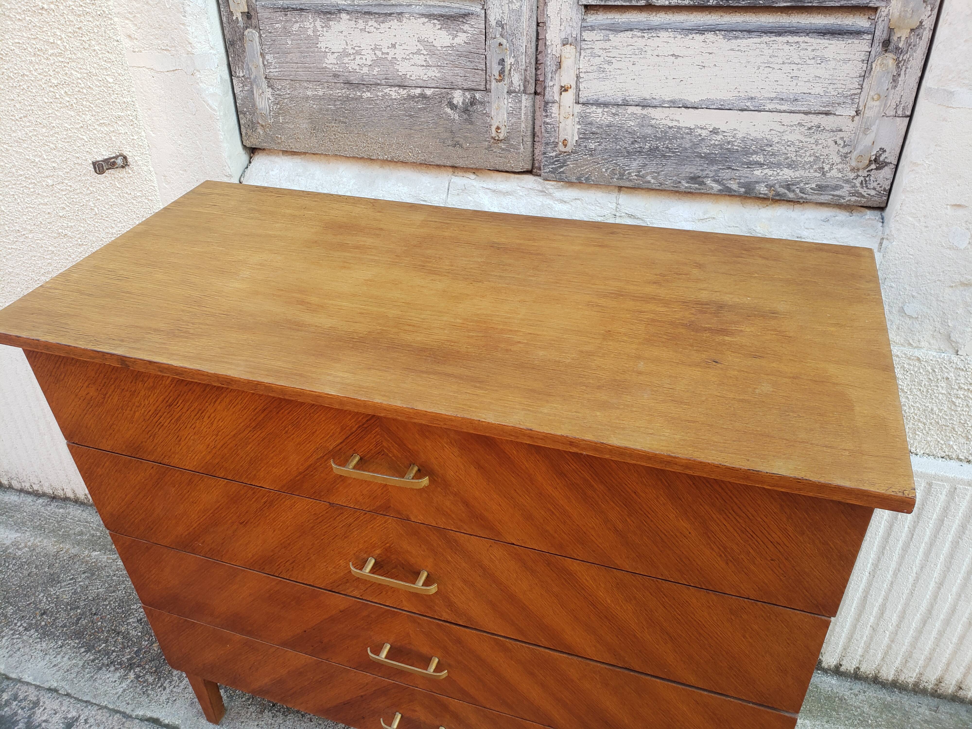 Commode vintage design chevrons
