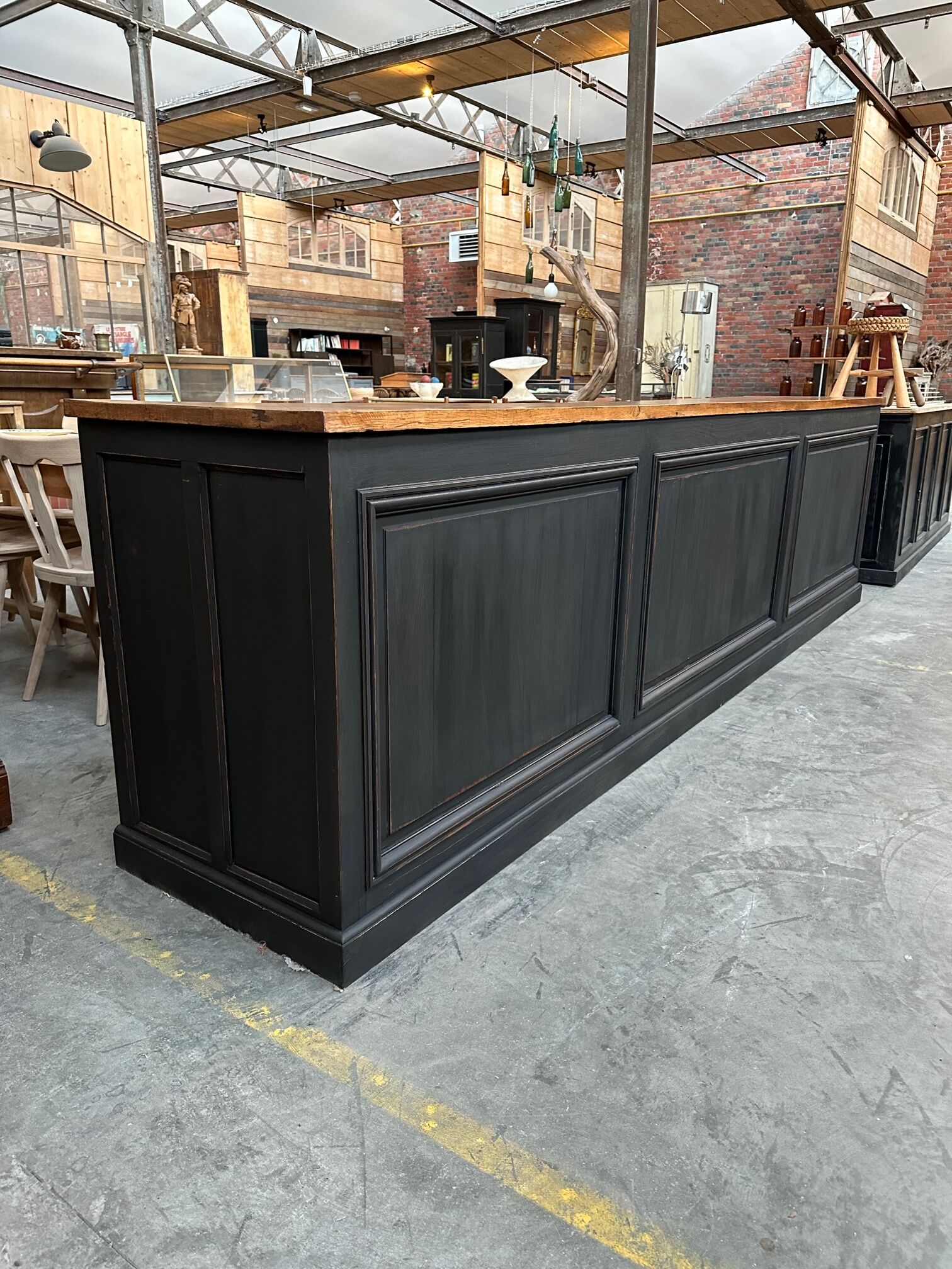 Counter early twentieth oak