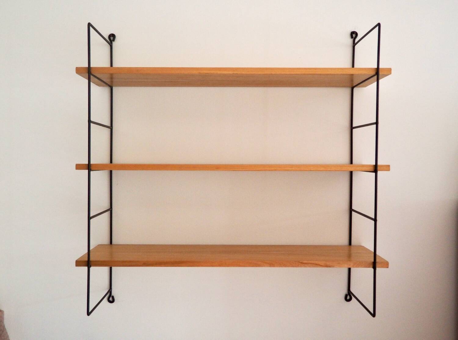 Wired shelf