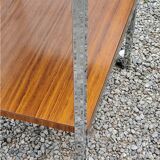 Desserte roulante design des années 70 en métal chromé et doubles plateaux placage formica bois