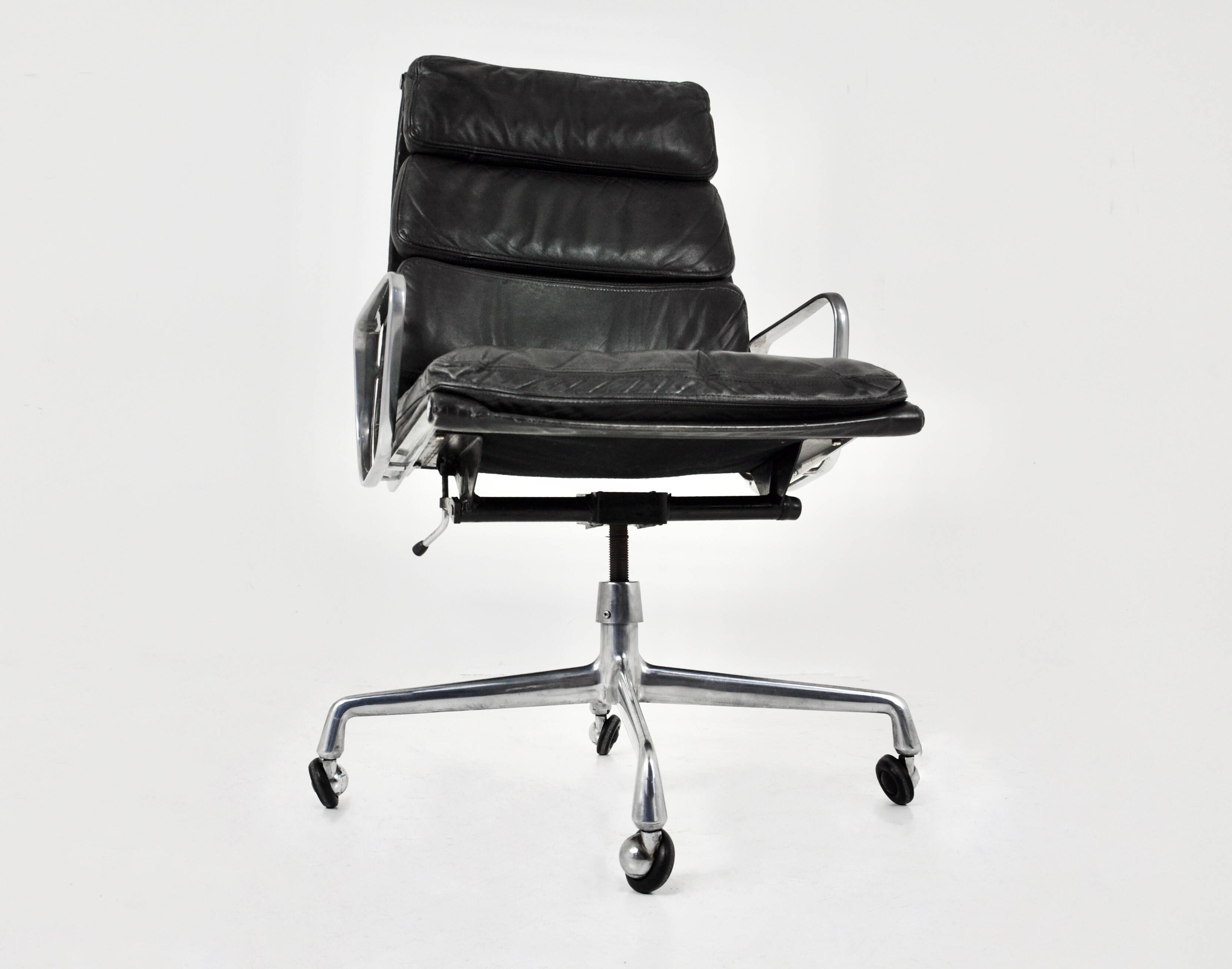 Chaise de bureau Ea 216 Soft Pad par Charles & Ray Eames pour Herman Miller, 1970s