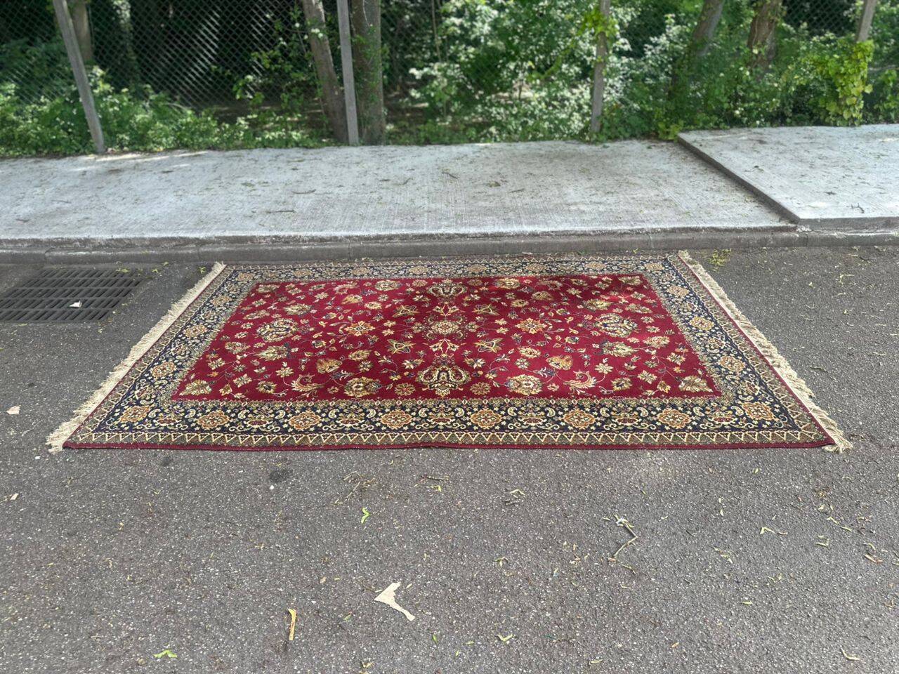 Burgundy genuine wool Persian-style rug from Belgium 200x300cm