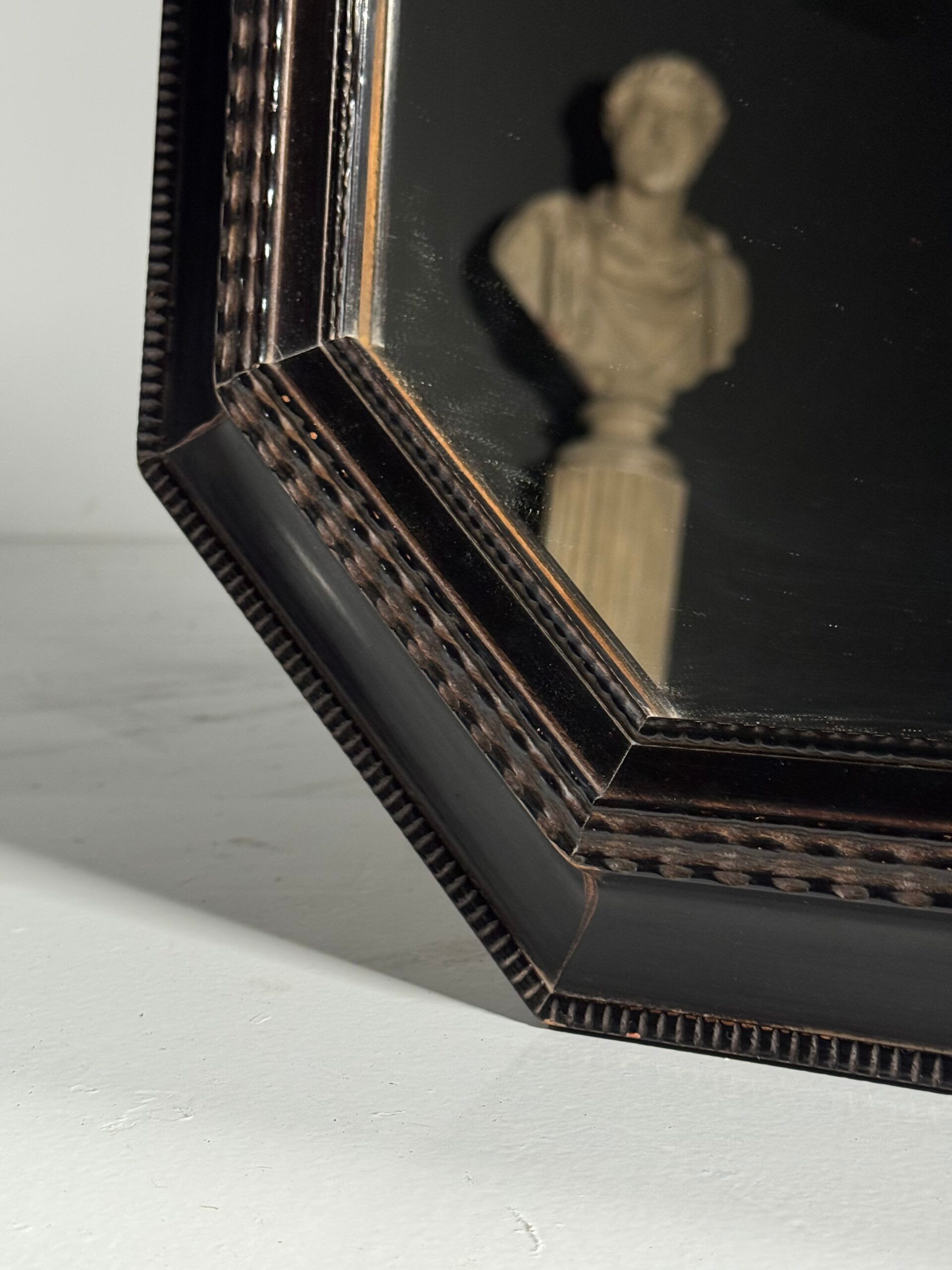 Ripple frame mirror octagonal