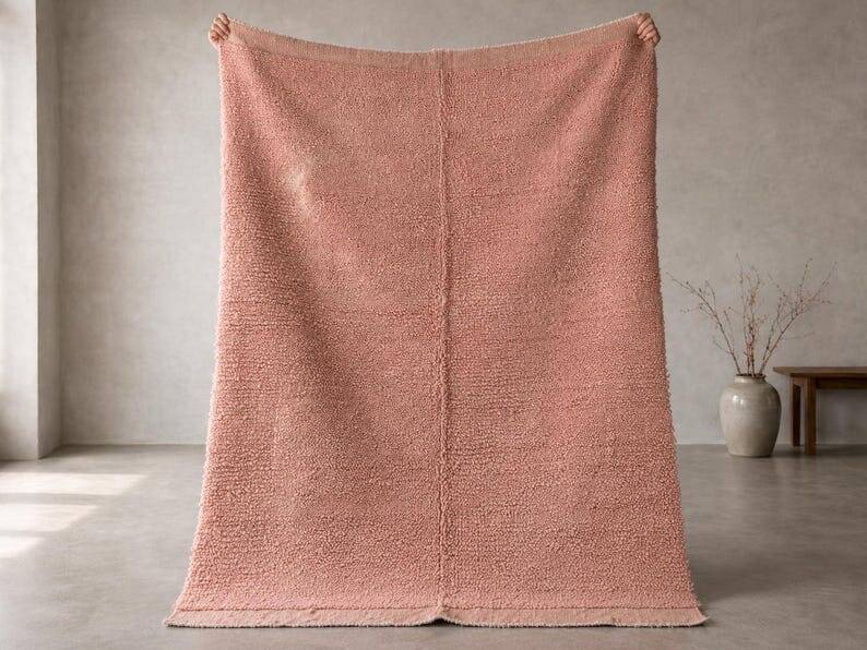 Handmade Berber rug with pink patterns, size 1.5/2.5 m.