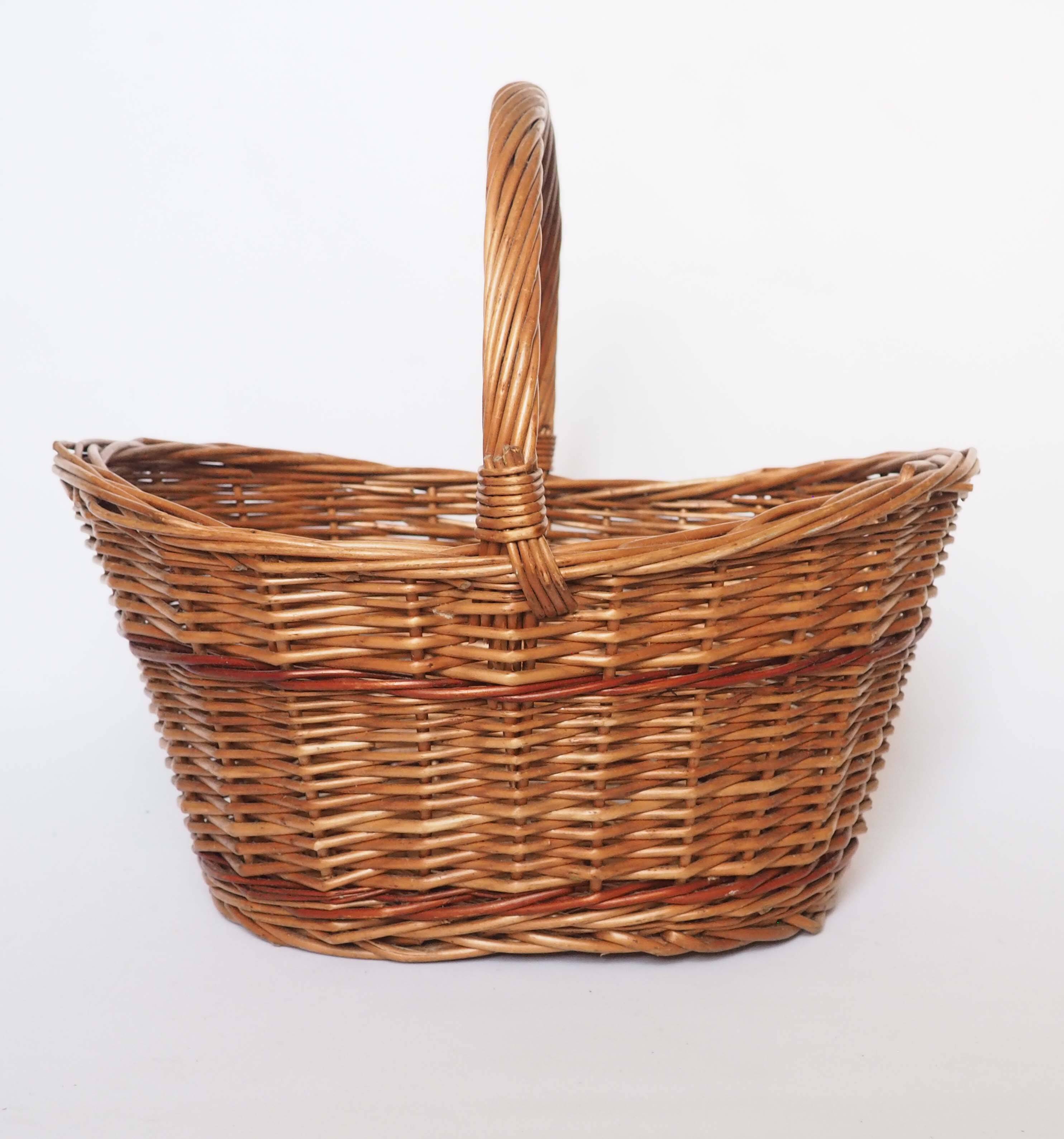 Panier rotin ligne rouge