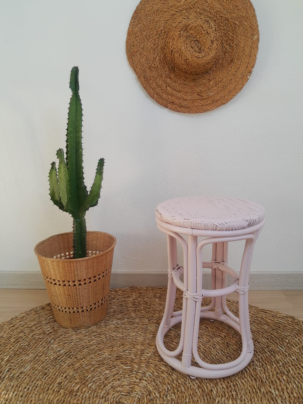 Vintage powder pink rattan stool