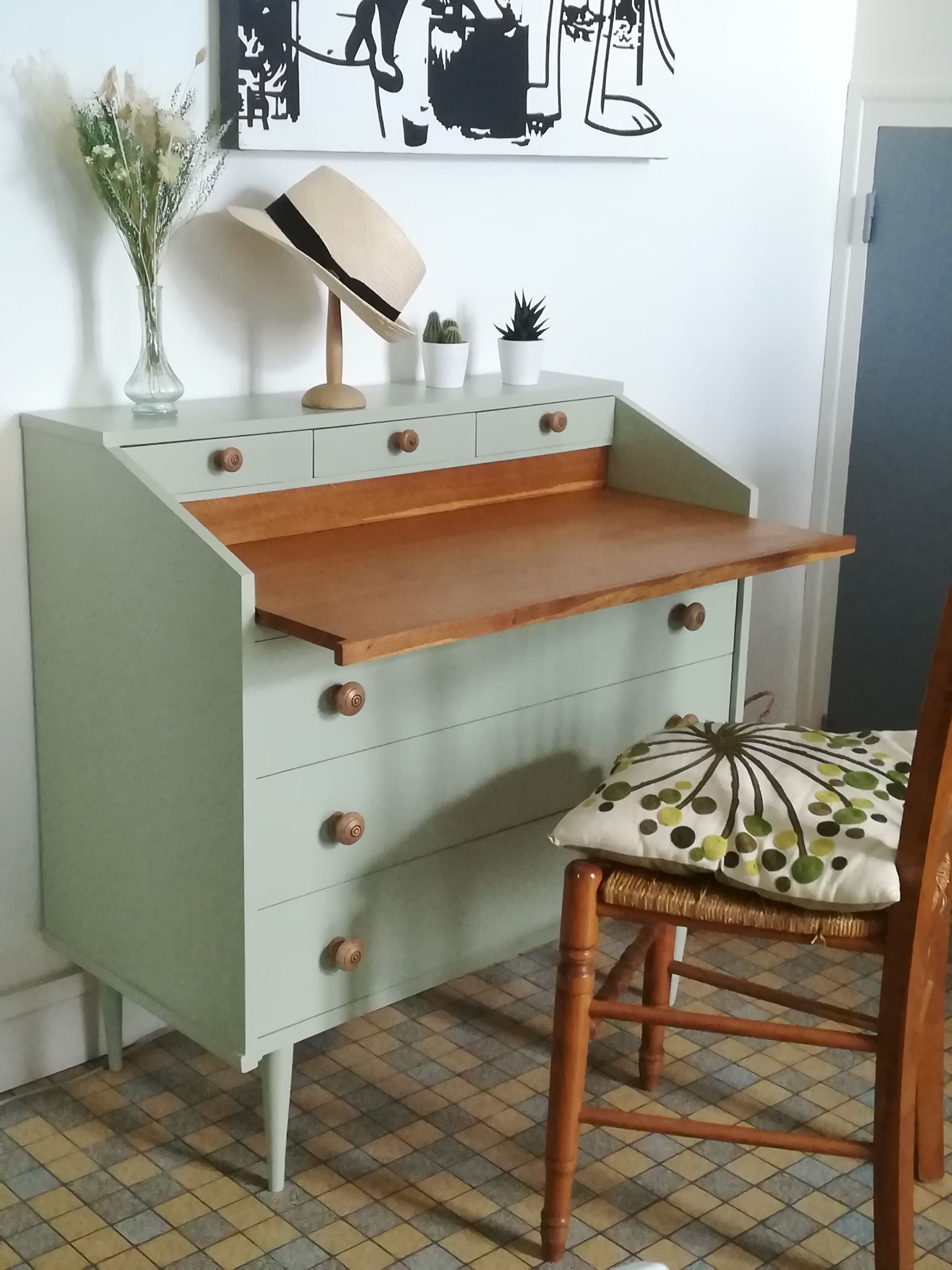 Vintage chest of drawers, extra desk