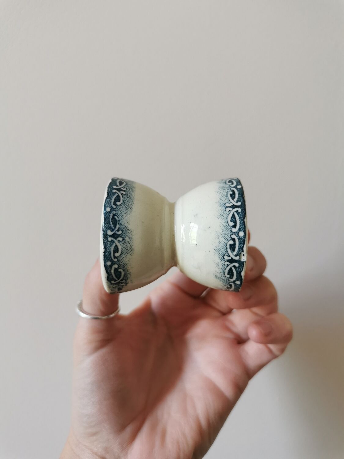 Coquetier diabolo ancien terre de fer