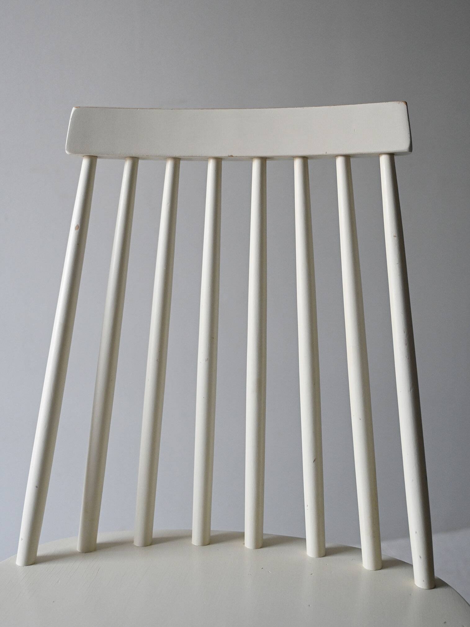 Set of 6 White Pinstolar Chairs