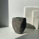 Vase / Grand pot en béton sculpté