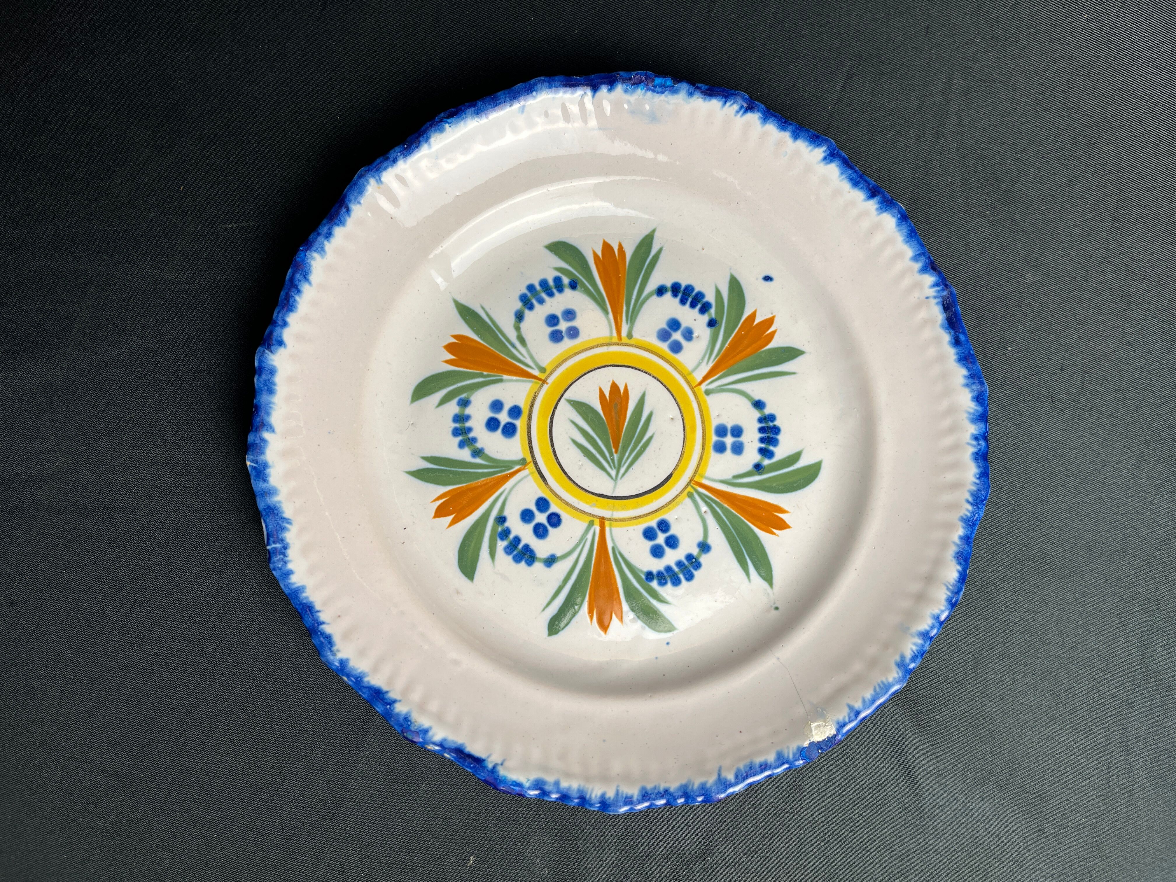 Assiette ancienne faïence de Waly décor végétal XIXème