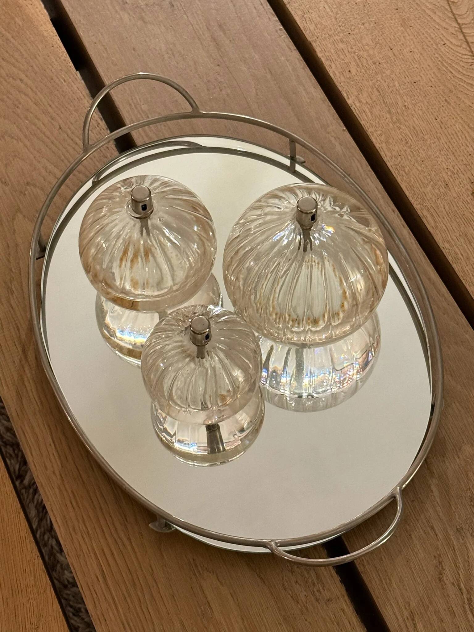 Oval chrome and mirror plateau, mid-century reflective piece.
