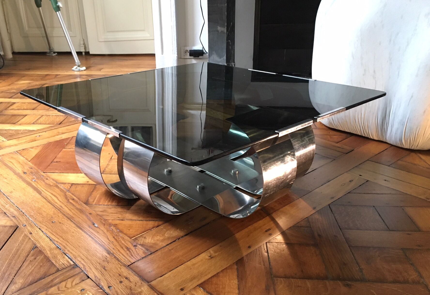 Table basse en acier poli circa 1970