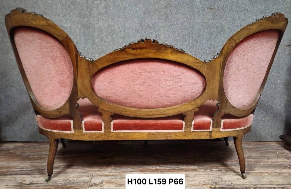 Very large Louis XV style mahogany banquette with medallions from the 19th century.