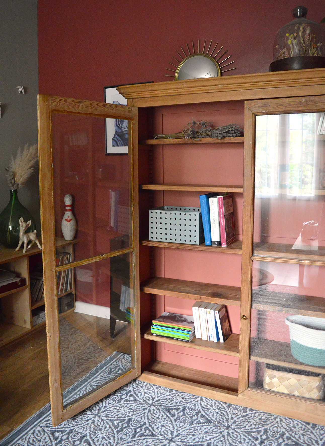 Wood and terracotta showcase