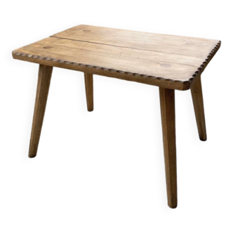 Table brutaliste savoyarde en chêne