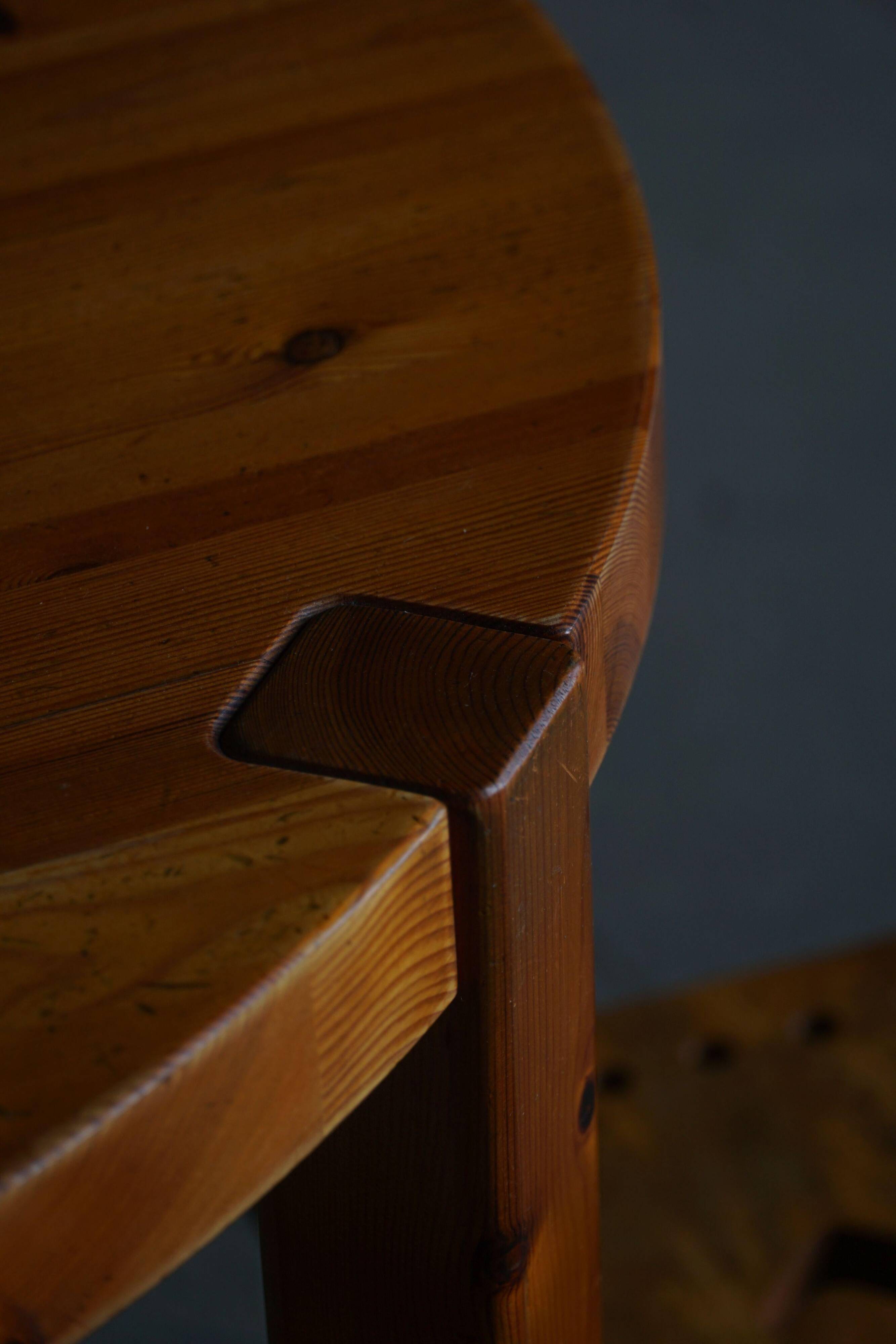 Mid-century Danish round dining table in solid pine, 1970s.