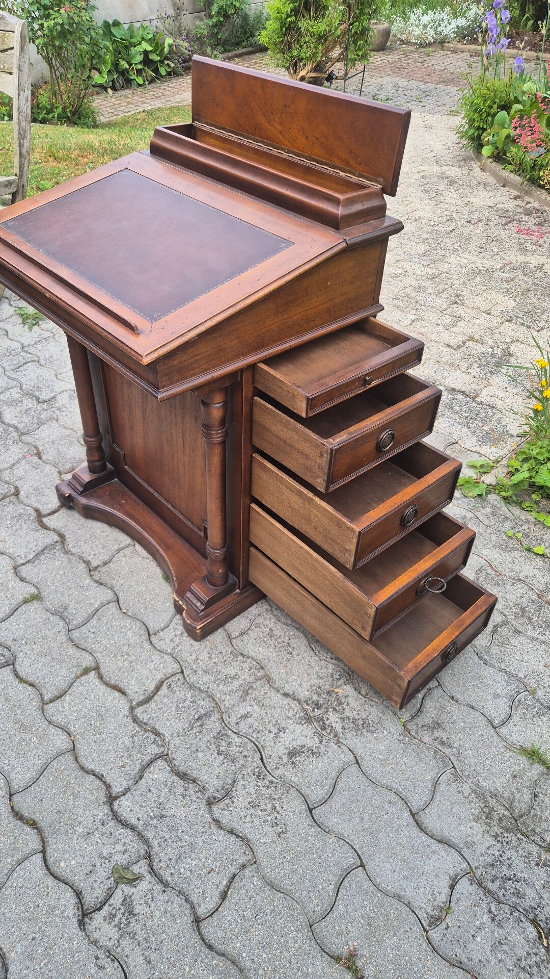 Bureau Davenport