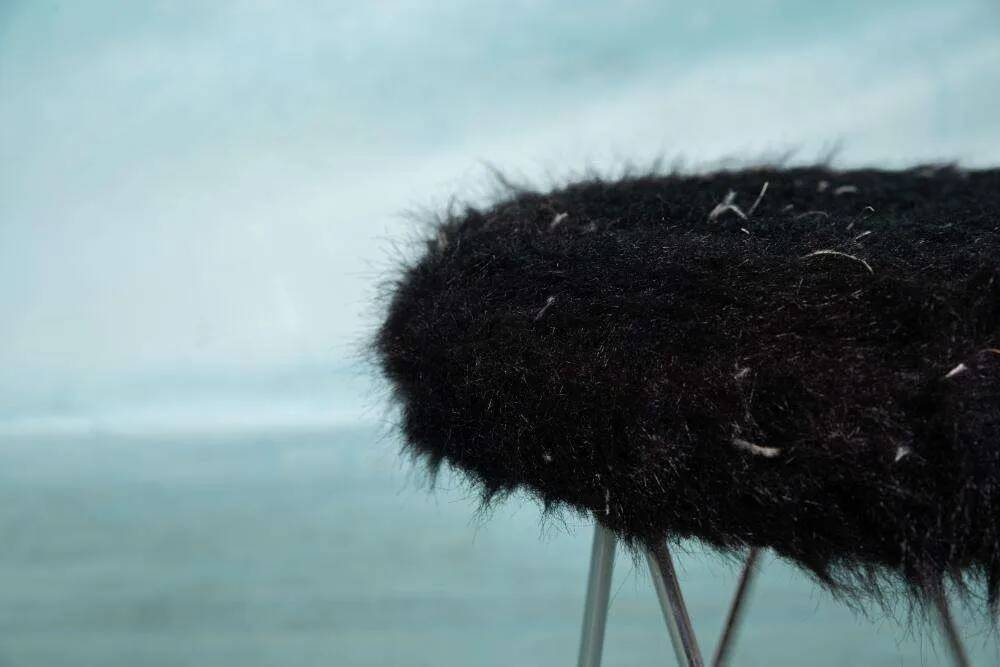 Hairpin stool in 1970s space style, fluffy stool