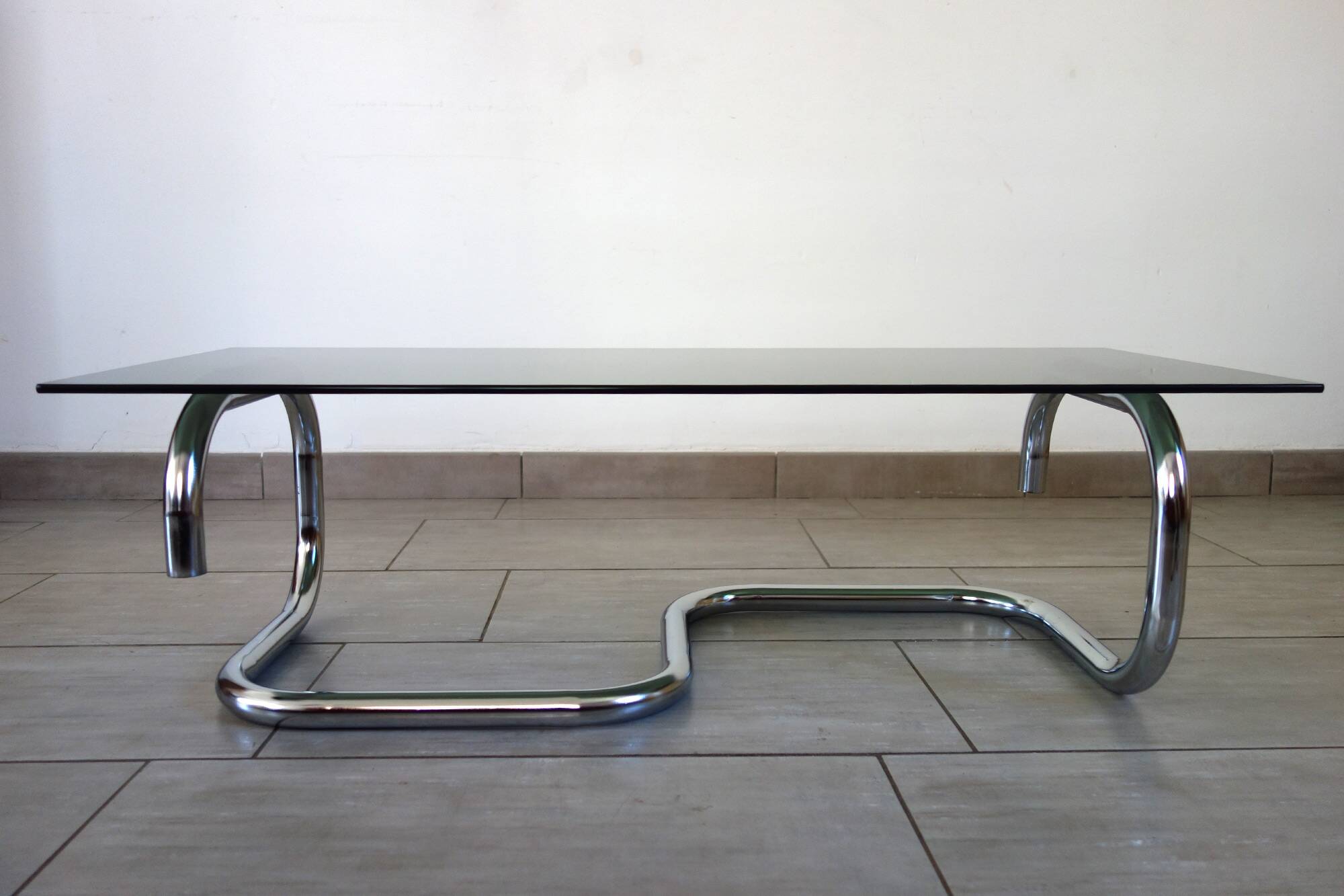 Table basse chrome et verre fumé space age 70's
