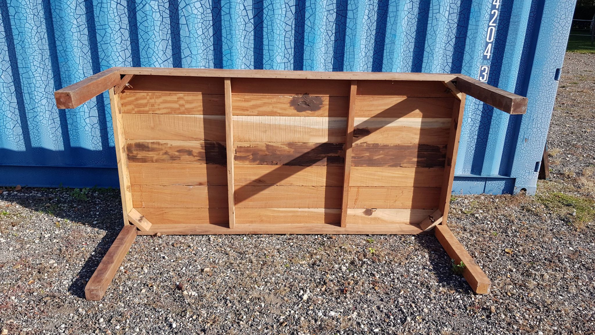 Table à manger en teck avec plateau illustré