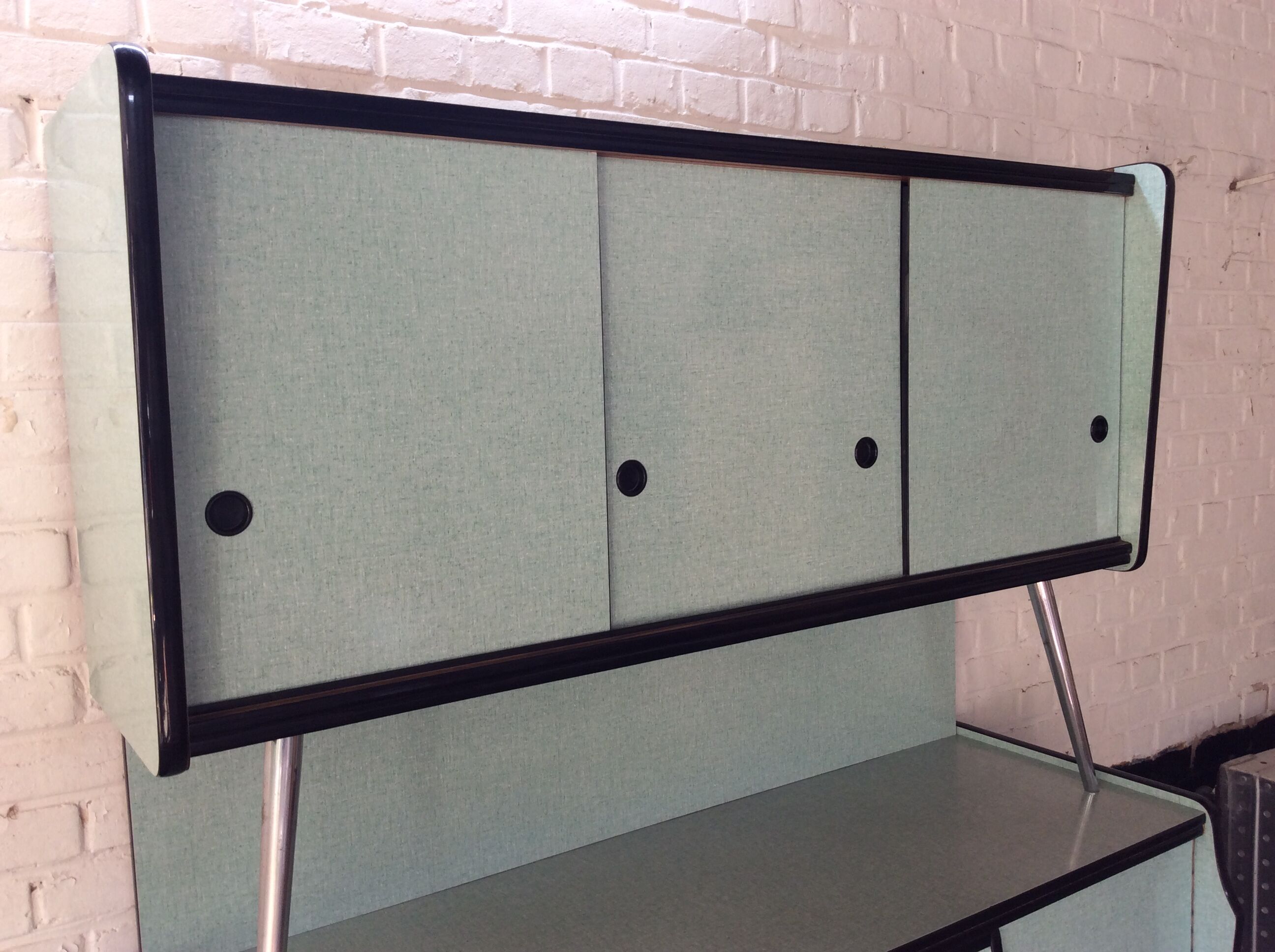 Buffet en formica vert "mint"