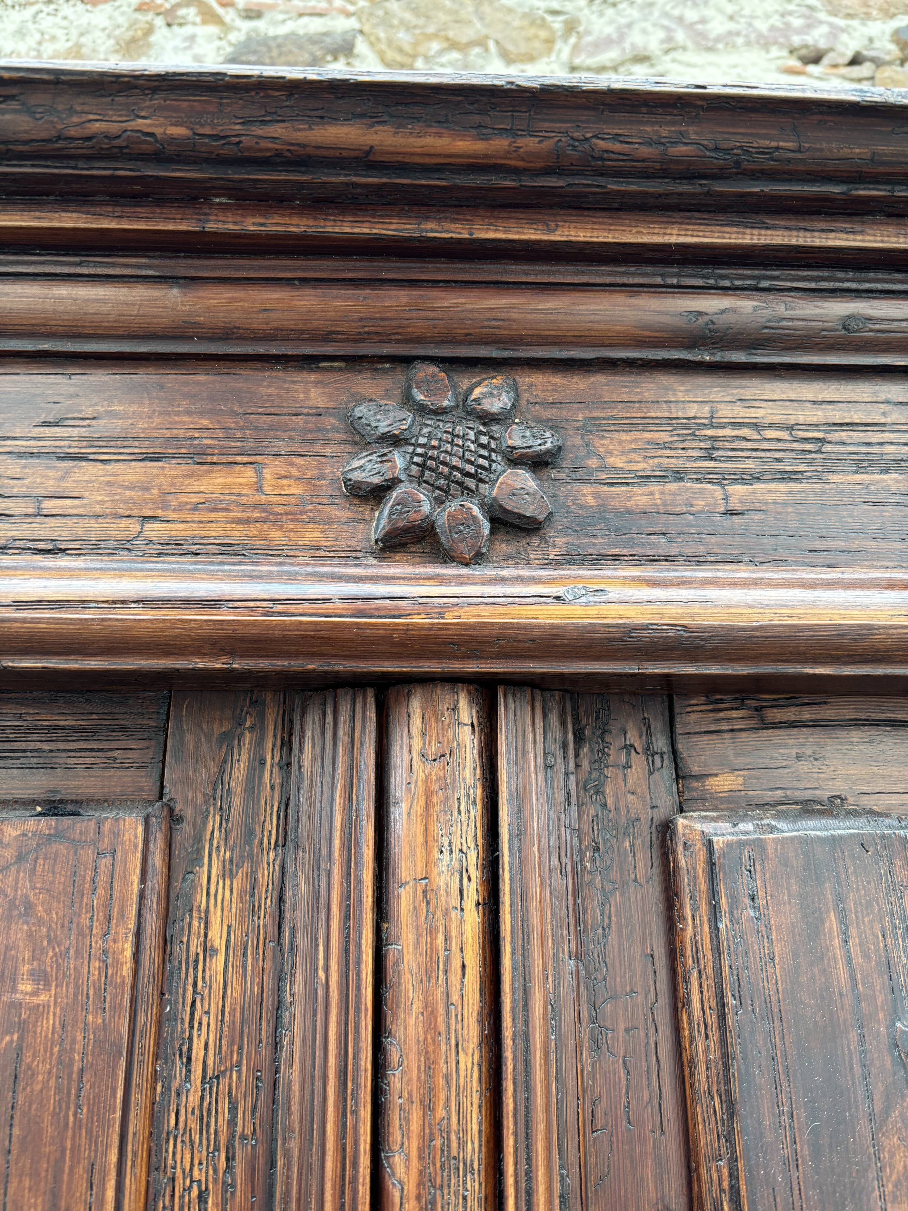 Rustic Alsatian armoire from the 17th century, Louis XIV period 1680/1