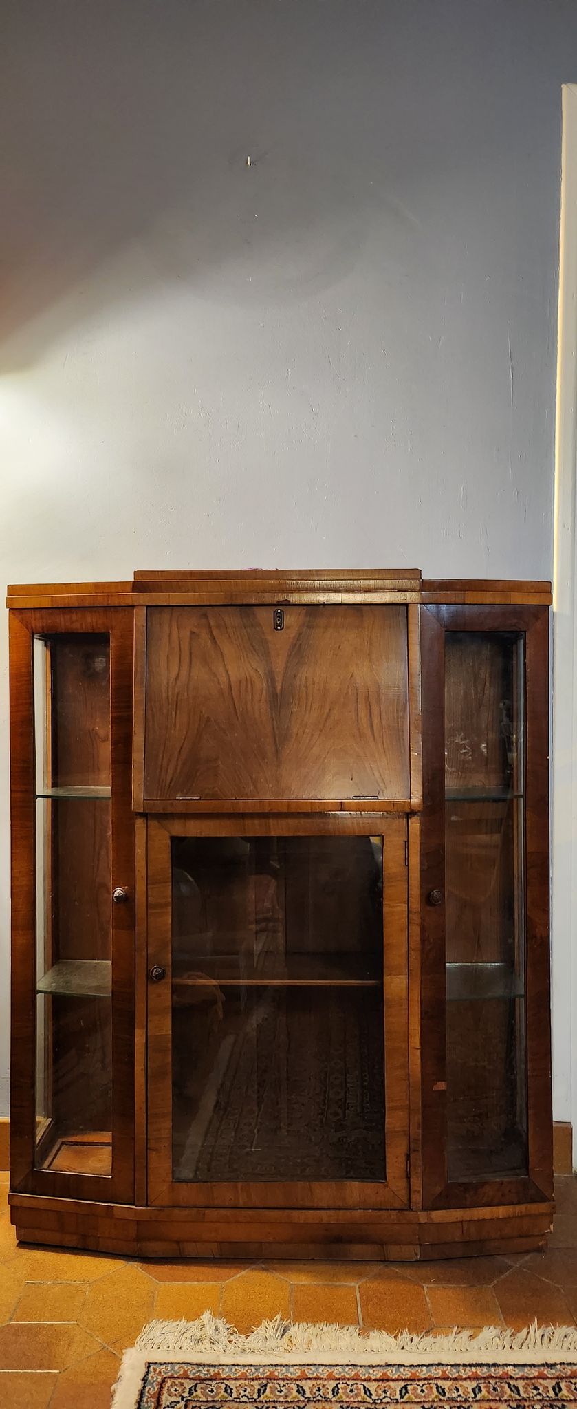 Art deco showcase bar furniture in rosewood veneer. 1930s.