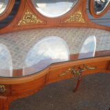 Old kidney dressing table