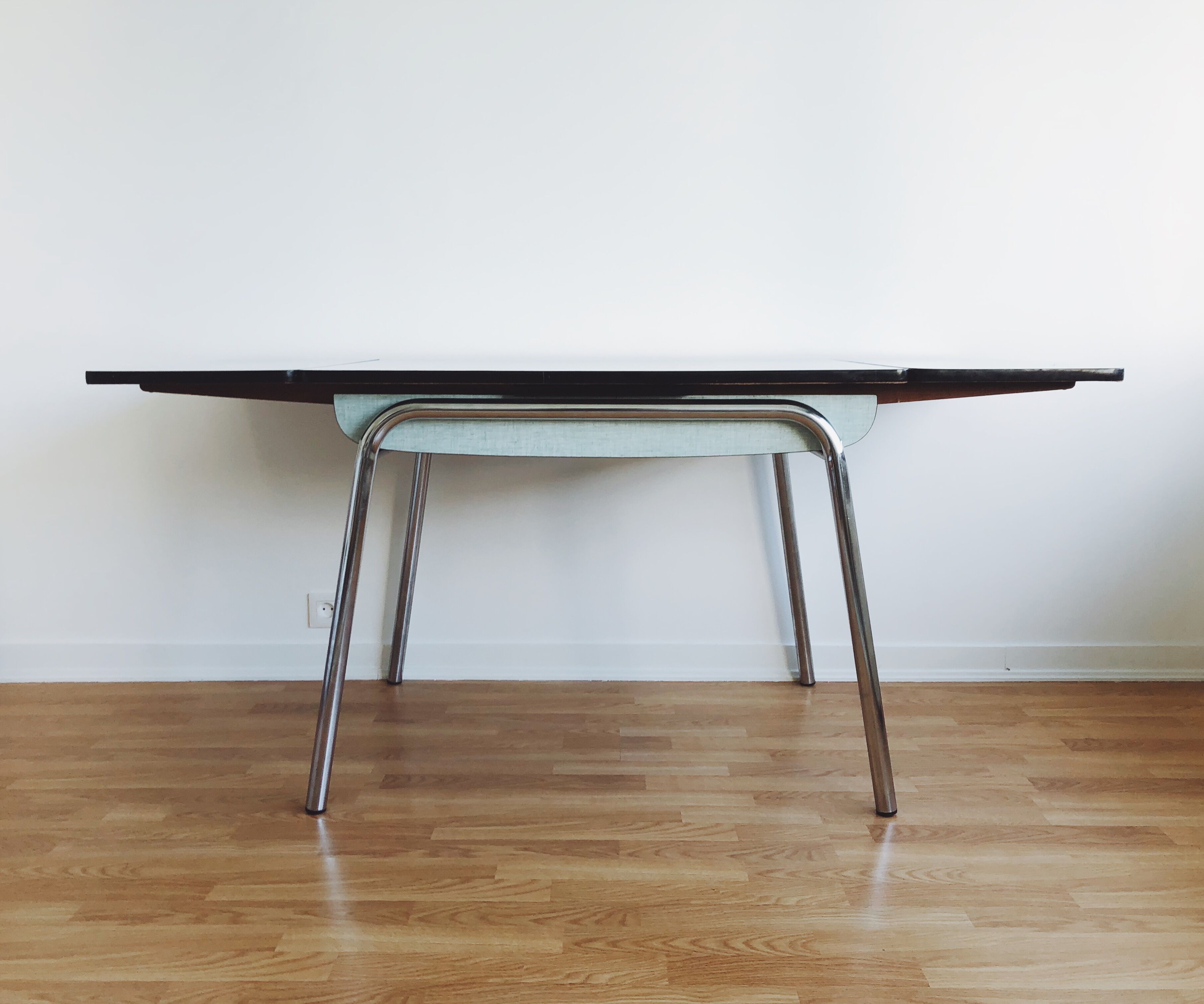 Formica blue table & chairs