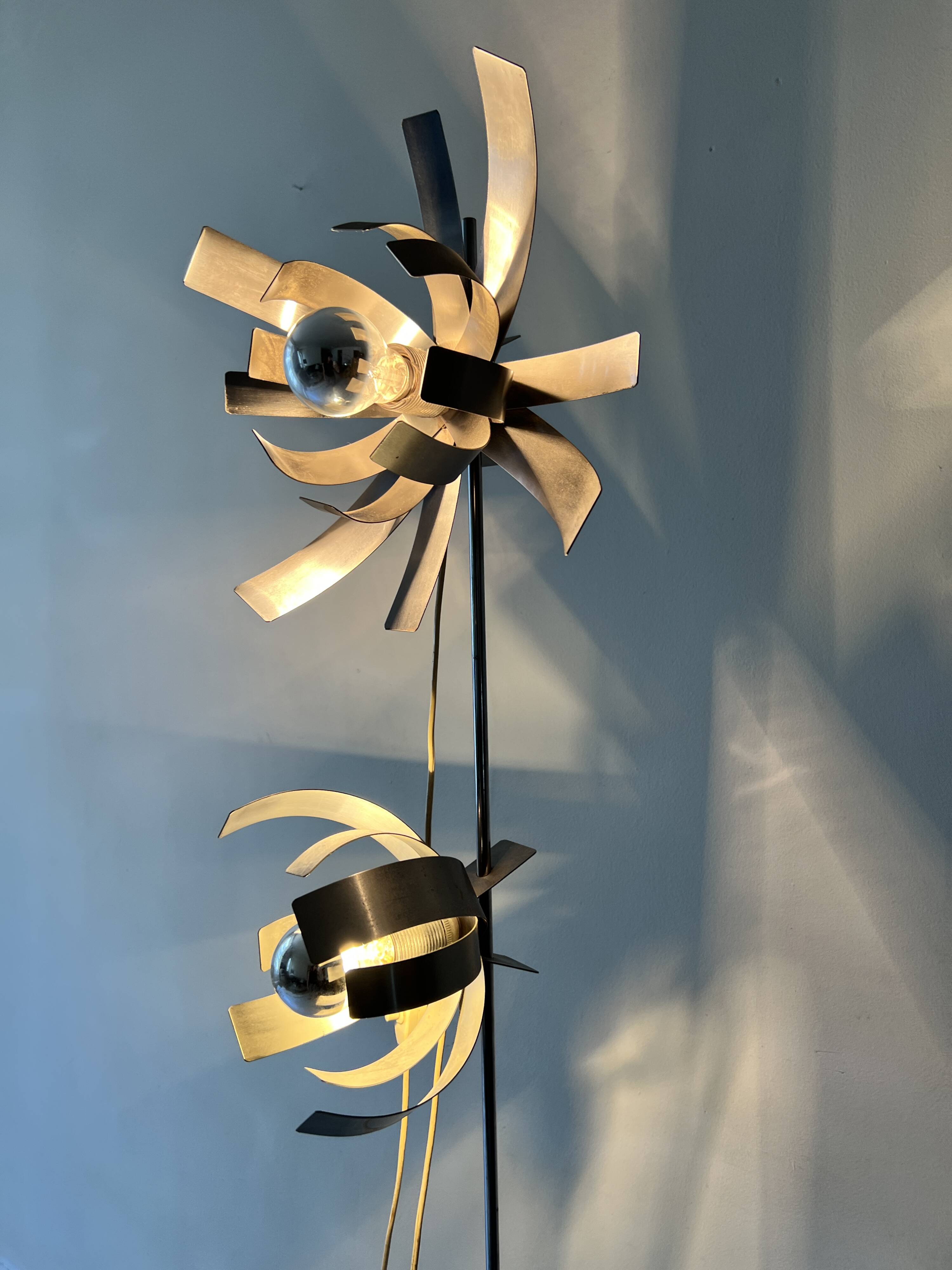 Jocelyn Troche (XXe siècle) Lampadaire fleur en acier chromé, design 1970